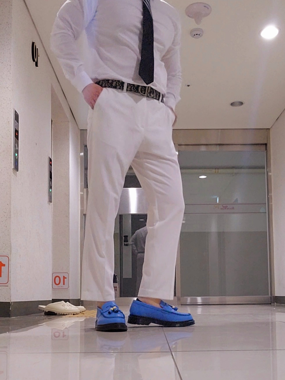 Dr. Martens x Supreme Penton Tassel Loafer Royal Blue, Dior 35mm Reversible CD Belt Dior Oblique Jacquard and Calfskin Beige Black 착용 스타일 - 2