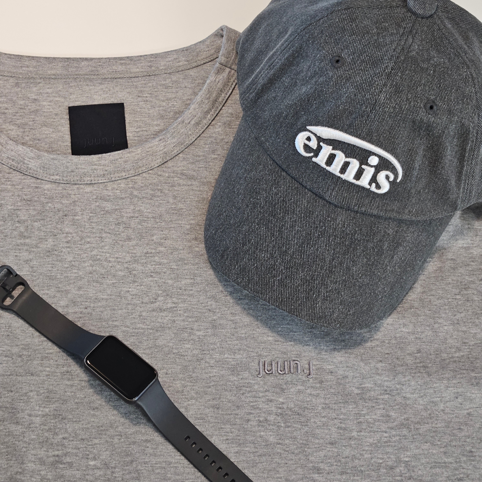 Emis New Logo Pigment Ball Cap Black, Samsung Galaxy Fit3 40mm Bluetooth Grey 착용 스타일