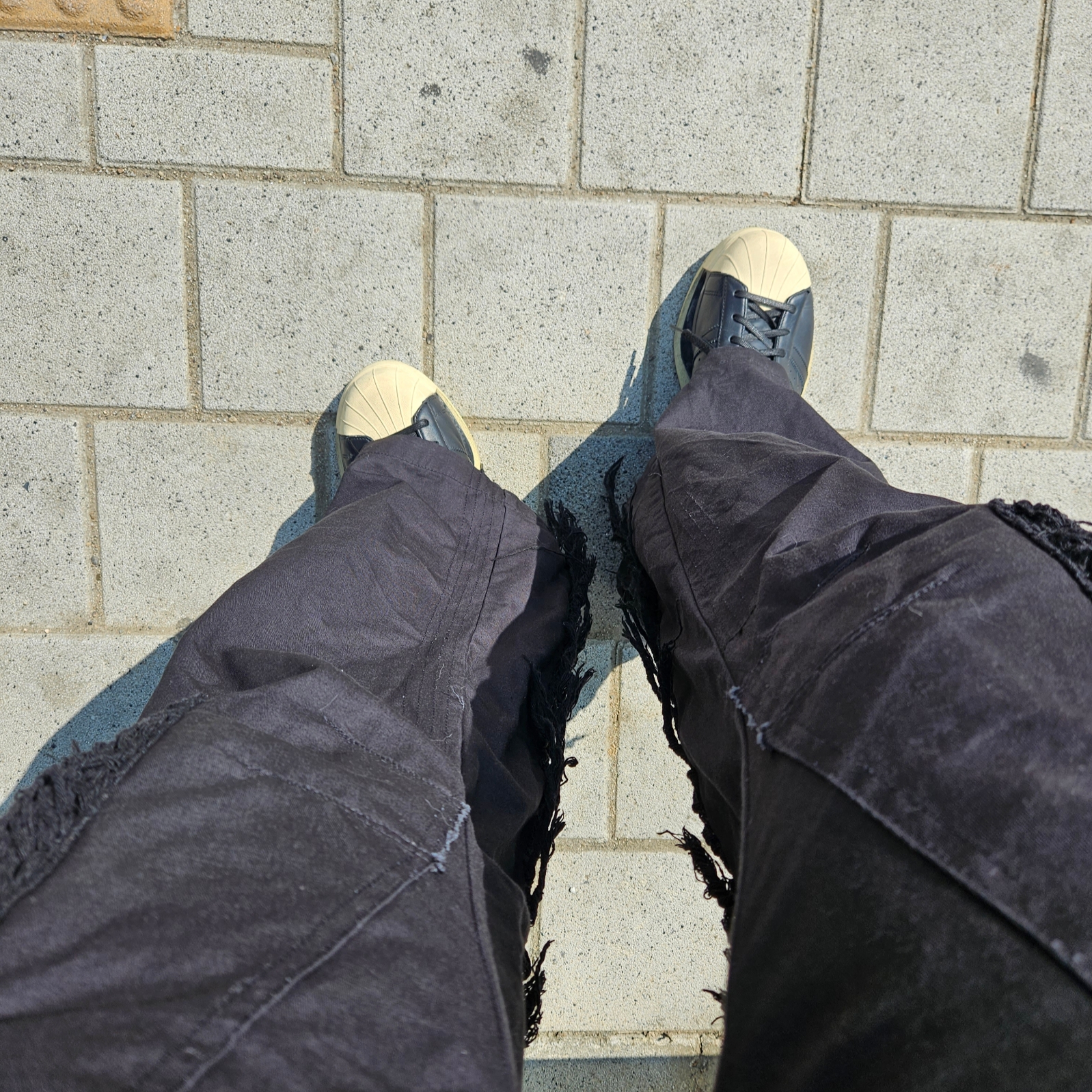Y-3 Gendo Superstar Black Easy Yellow 착용 스타일 - 1