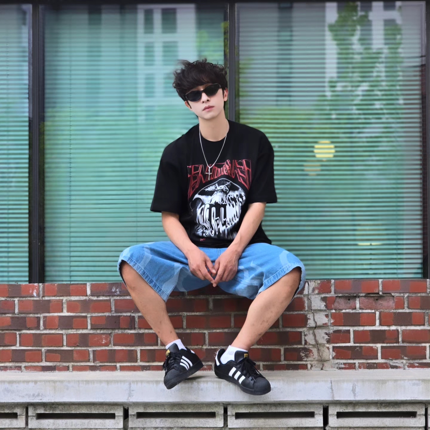 Adidas Flames Denim Shorts Blue - KR Sizing, Adidas Superstar Core Black White 착용 스타일 - 5