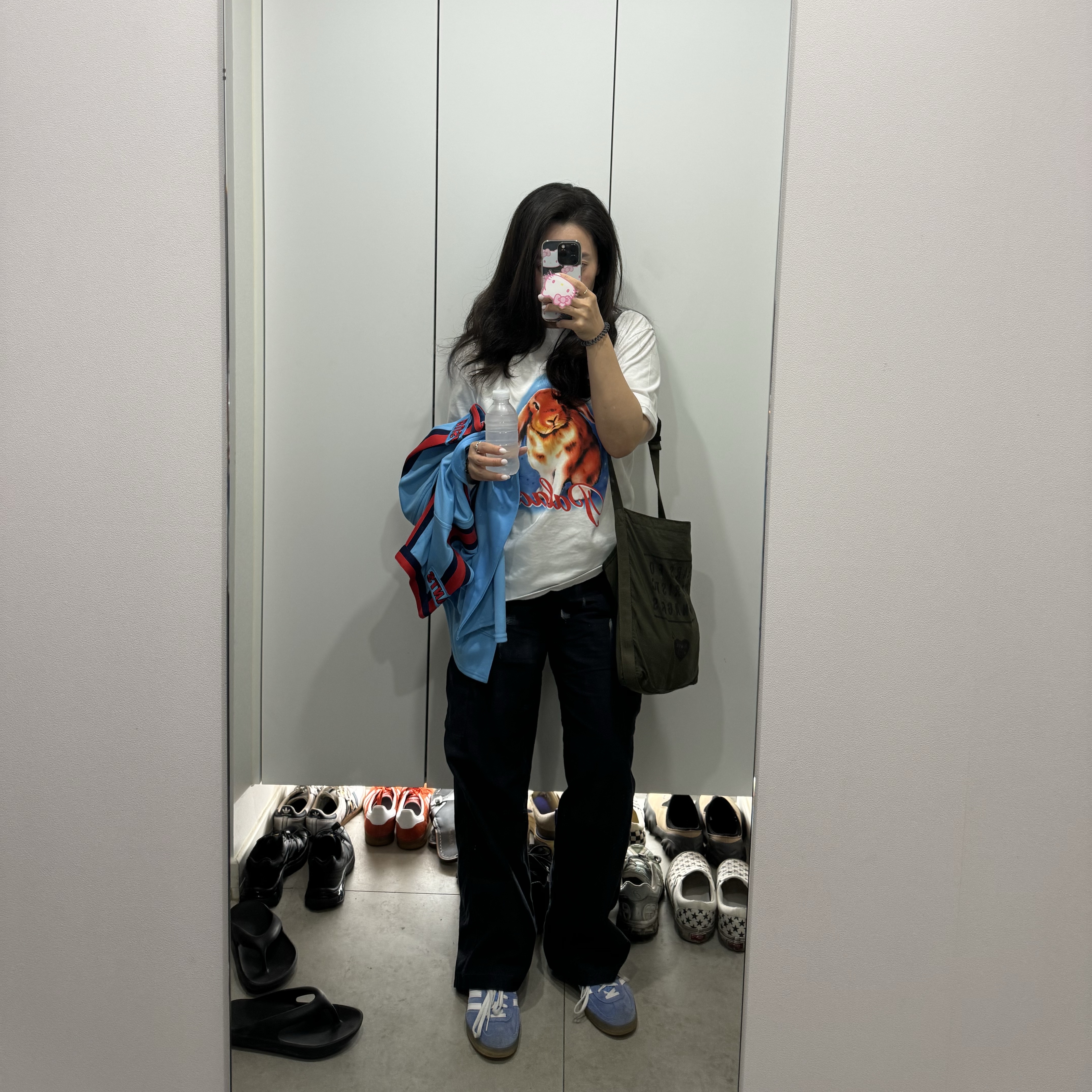 Palace Bunny T-Shirt White - 24SS, (W) Adidas Gazelle Indoor Blue Fusion Cloud White 착용 스타일