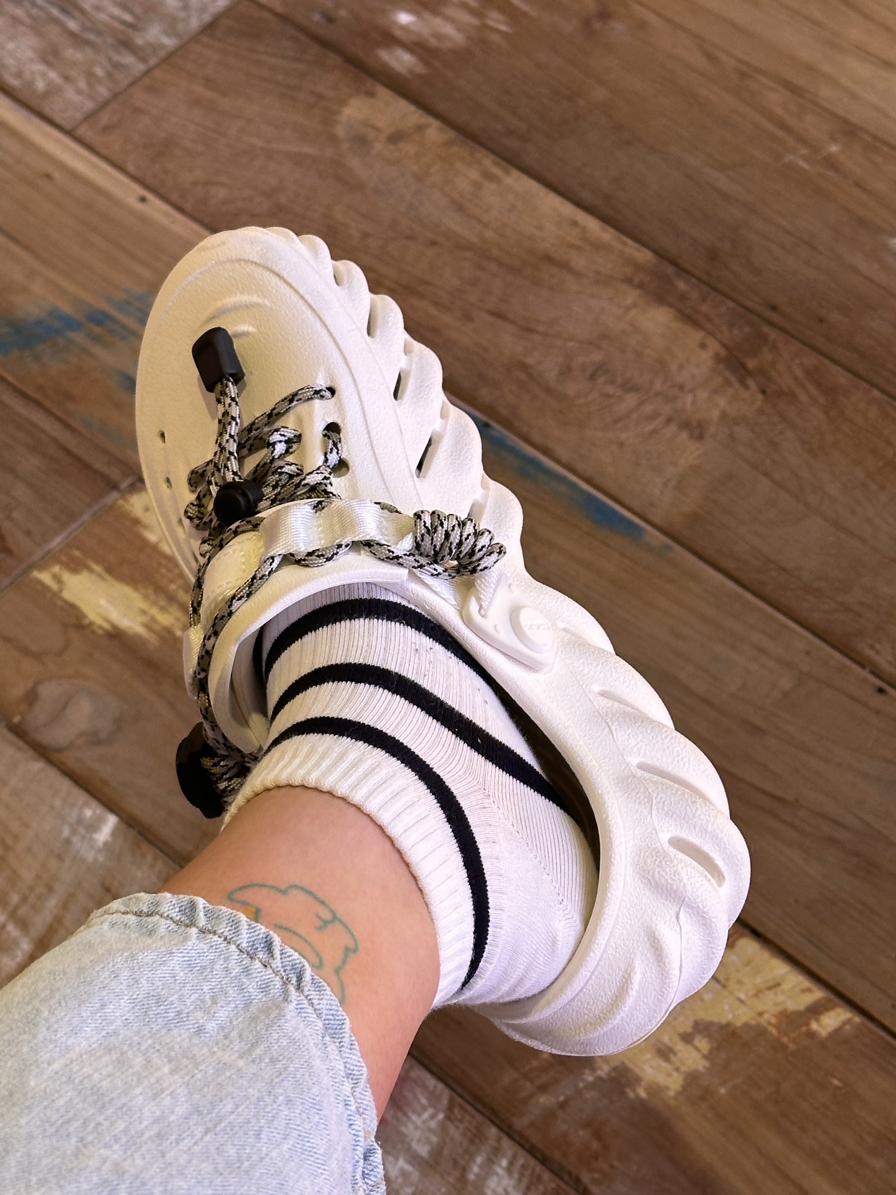 Crocs Echo Clog White 착용 스타일
