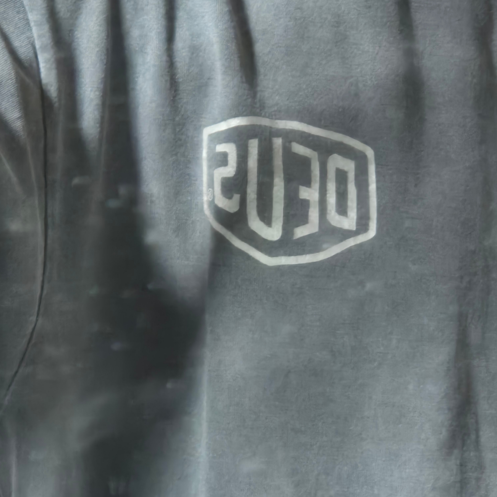 Deus Ex Machina Vintage Washed Seoul T-Shirt Charcoal Black 착용 스타일 - 2