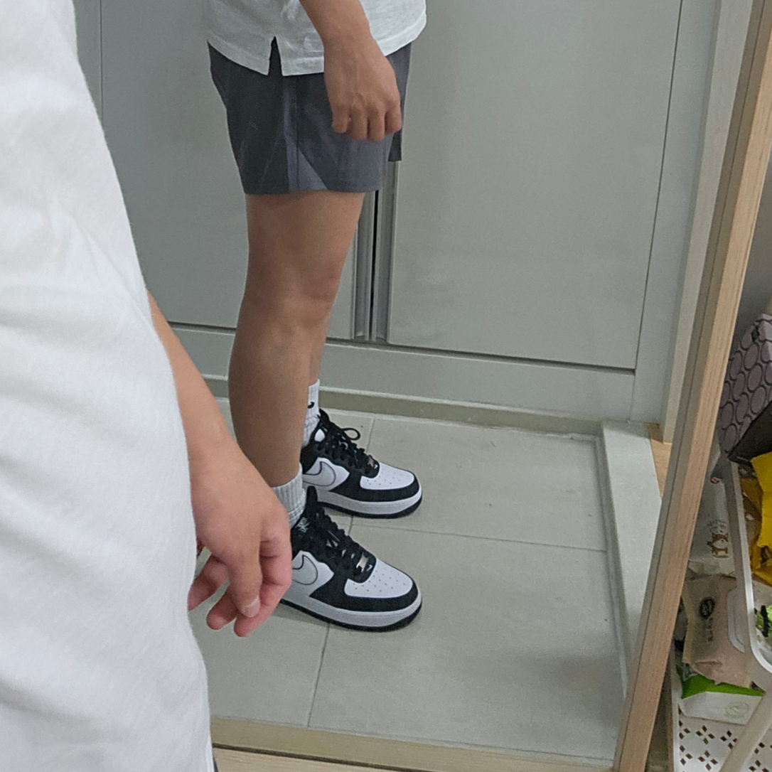 Nike Air Force 1 '07 Black White 착용 스타일