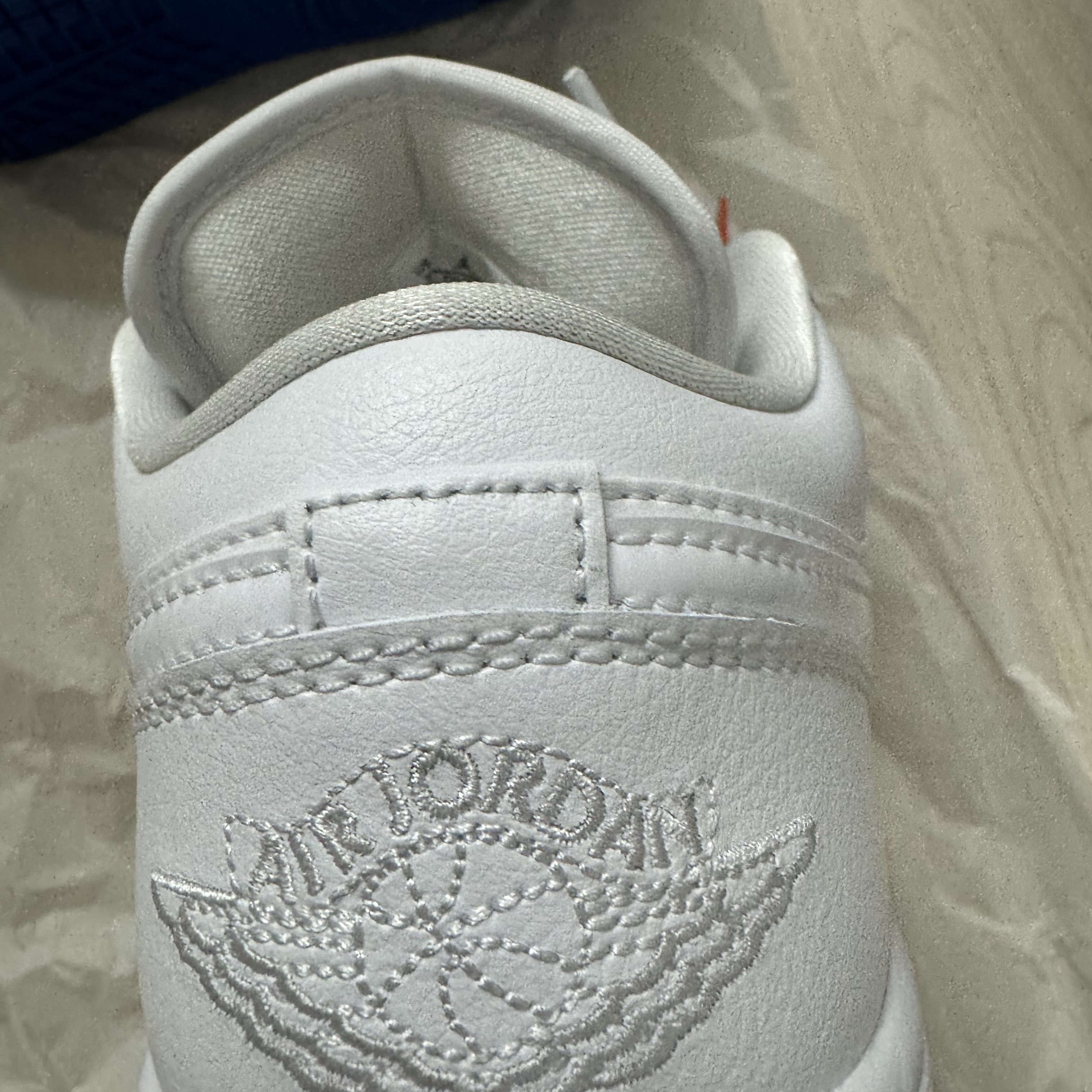 (W) Jordan 1 Low Triple White 2022 착용 스타일 - 1