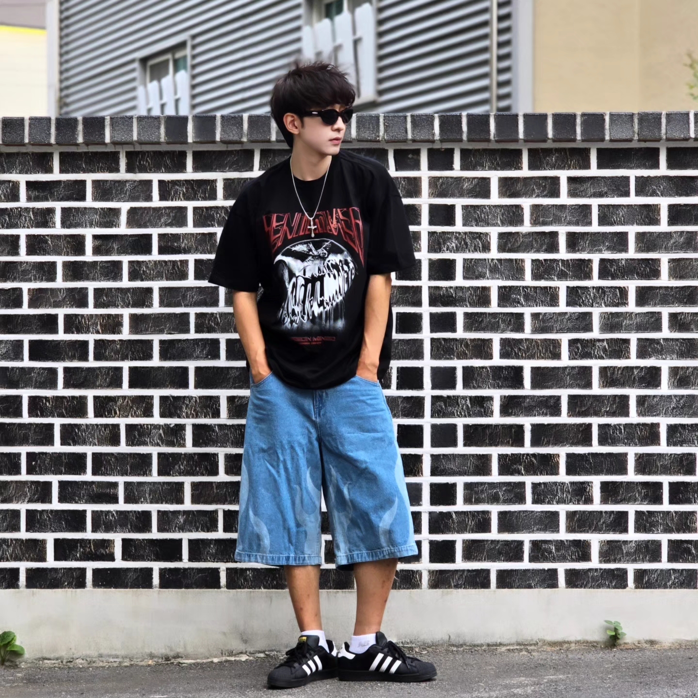 Adidas Flames Denim Shorts Blue - KR Sizing, Adidas Superstar Core Black White 착용 스타일 - 3