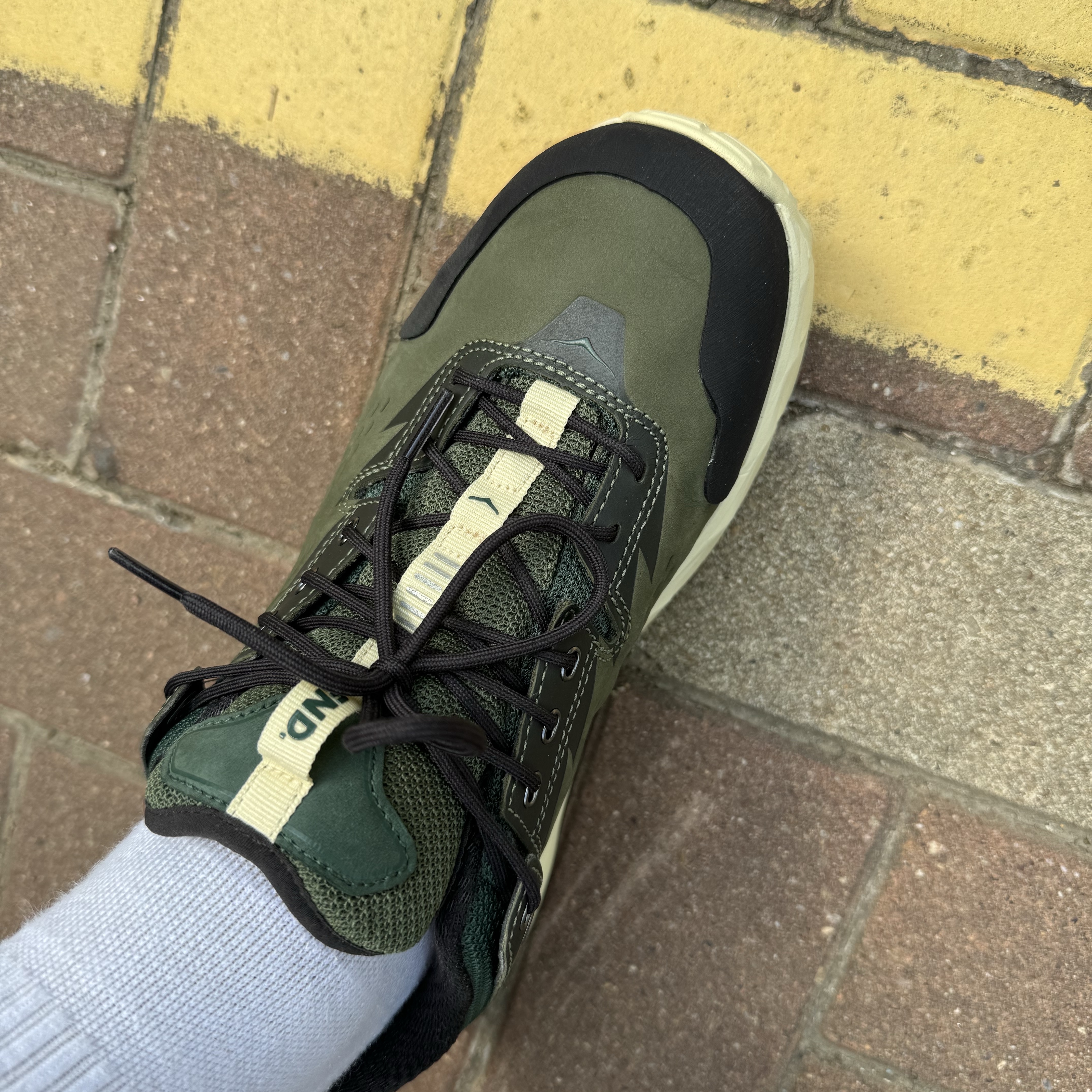 Hoka x END. Kaha Low Gore-Tex Chive Flan 착용 스타일 - 2
