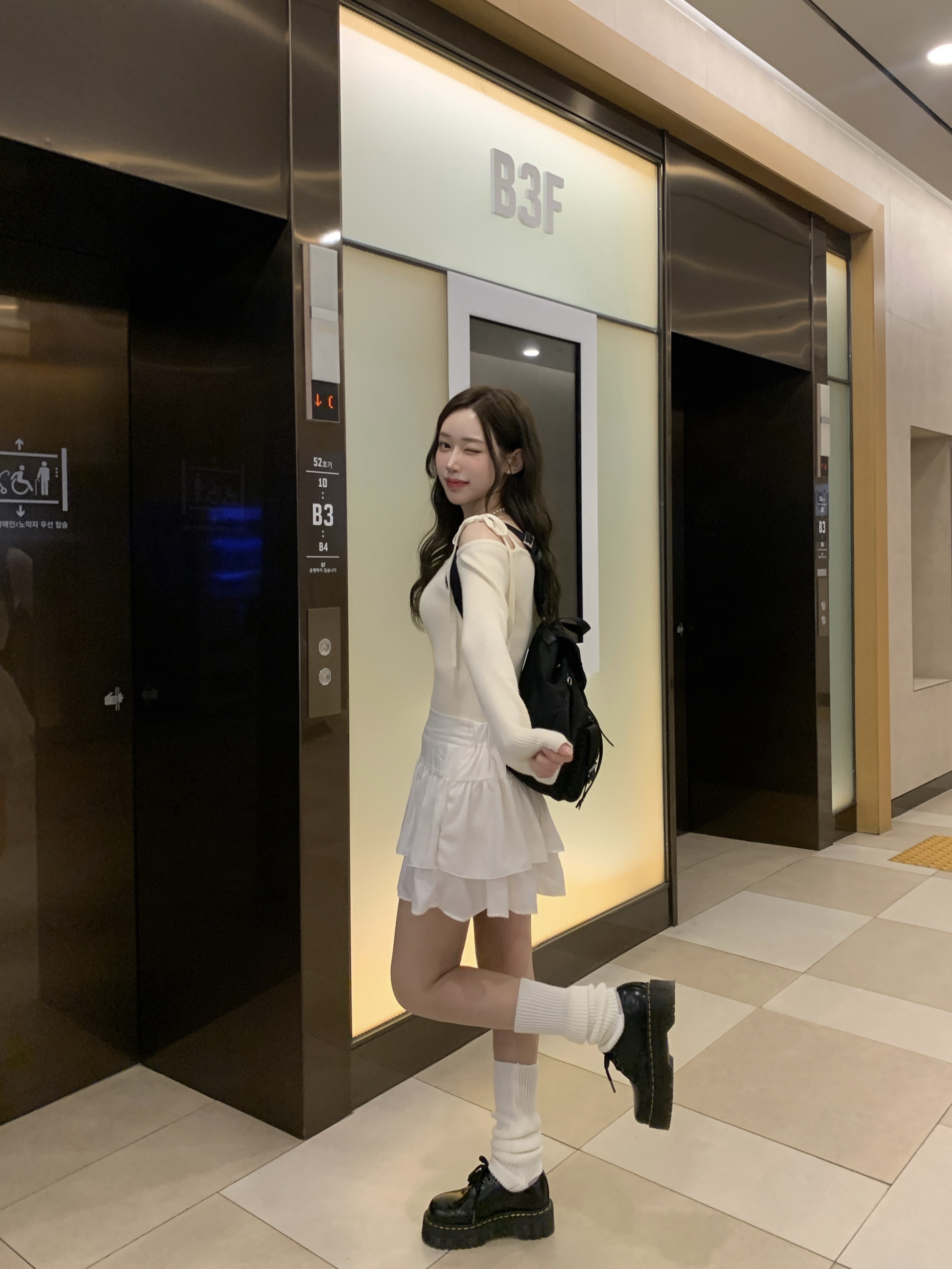 Dr. Martens 1461 Quad Black, Prada Re-Nylon Medium Backpack Black 착용 스타일