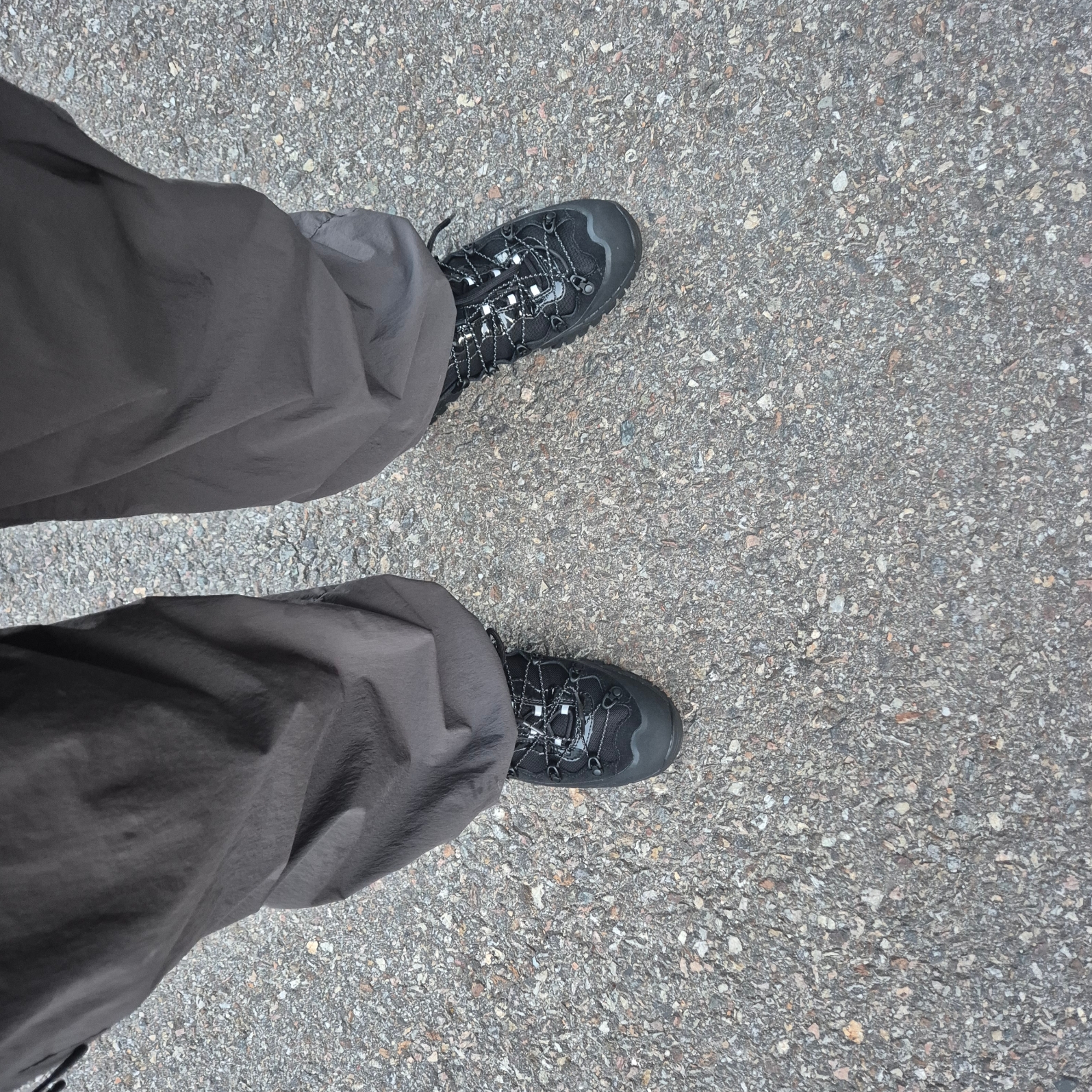 LOSTGARDEN x Kolon Sport Ton Black 착용 스타일