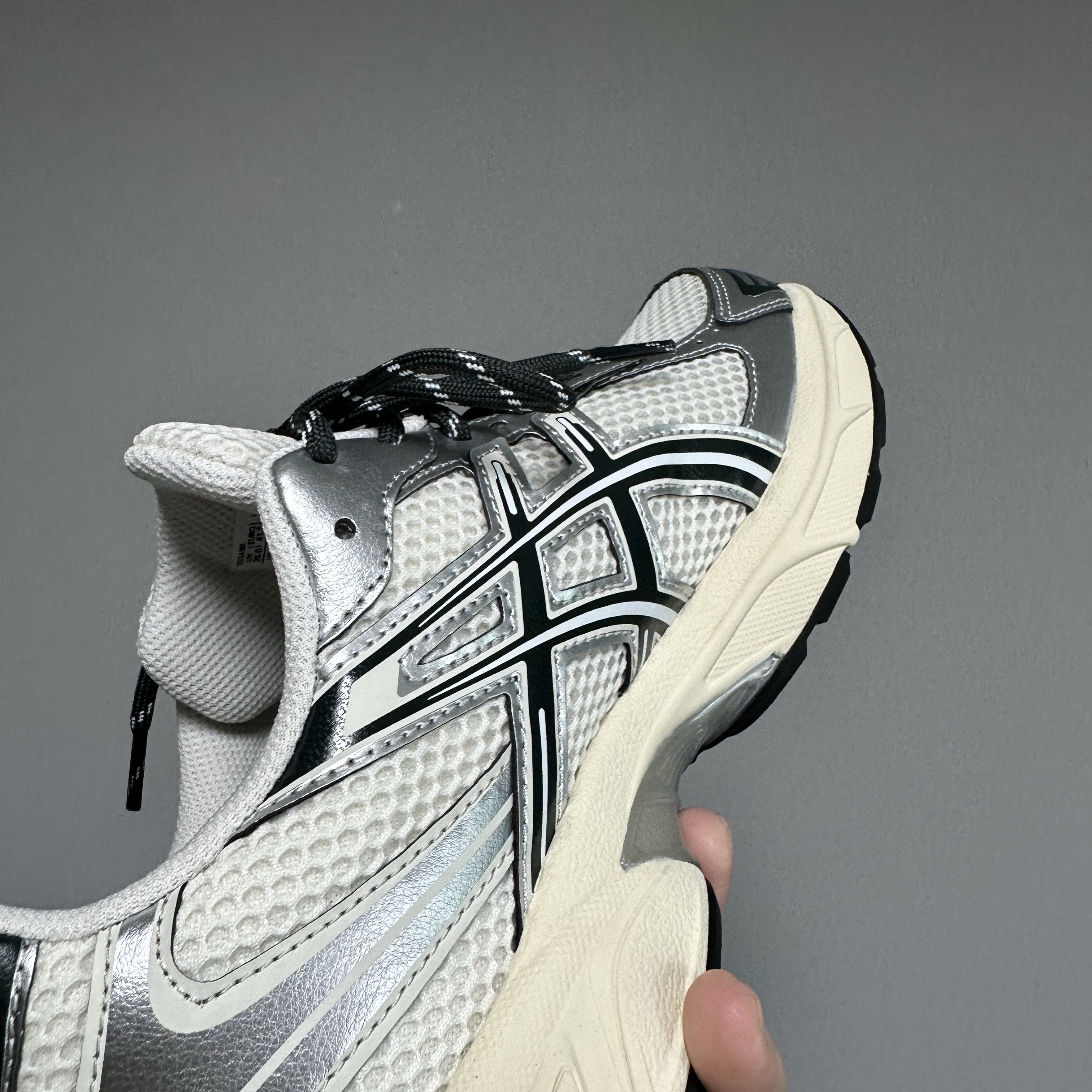 Asics x Kith Gel-1130 Cream Scarab 착용 스타일 - 4