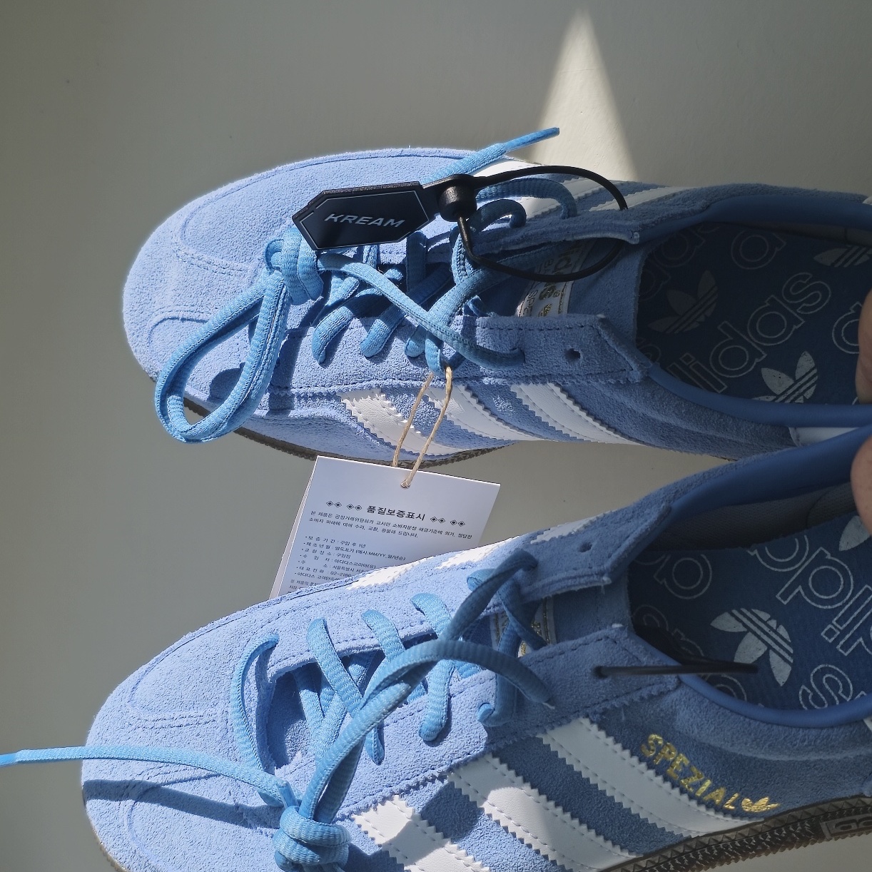 Adidas Spezial Handball Light Blue 착용 스타일 - 2