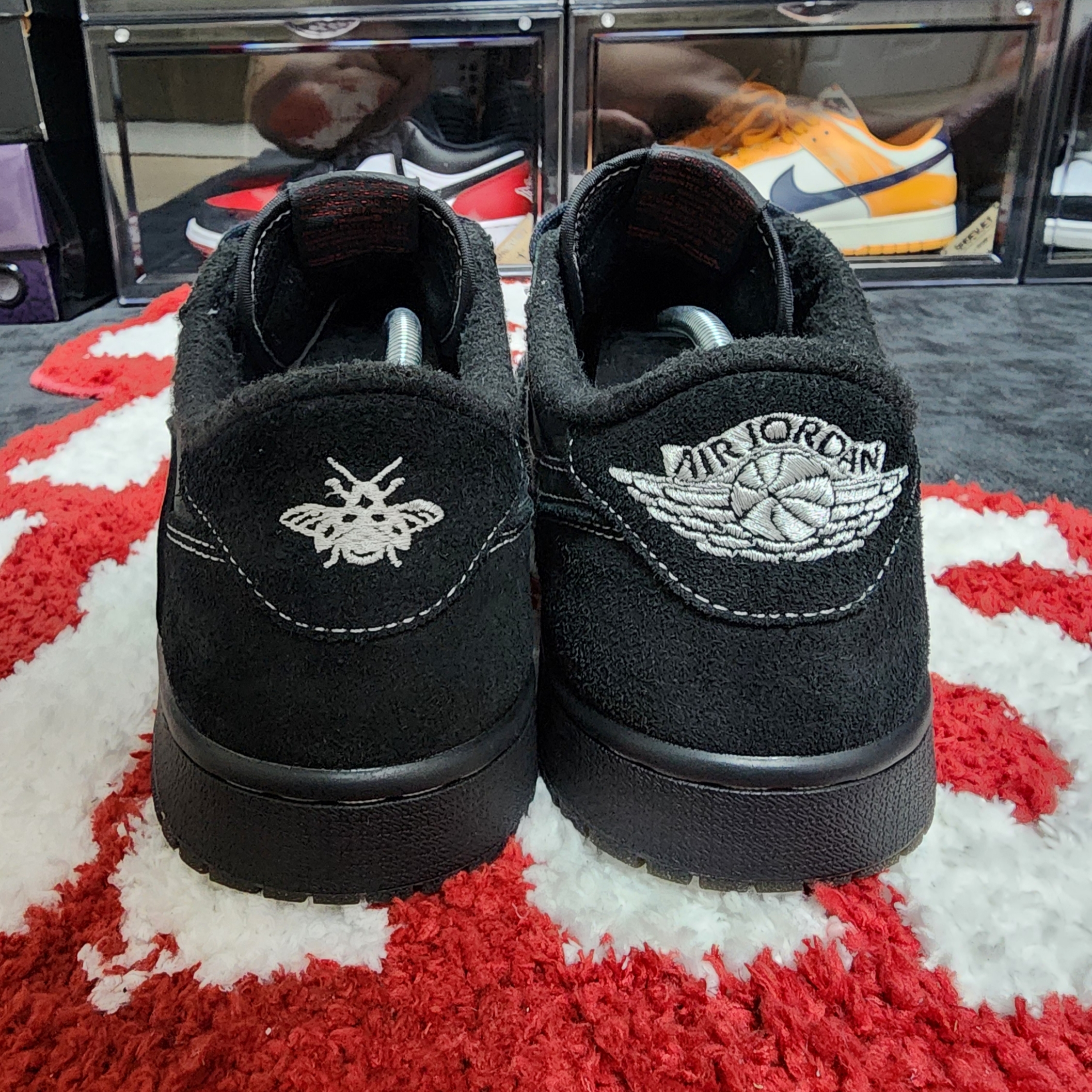 Jordan 1 x Travis Scott Retro Low OG SP Black Phantom 착용 스타일 - 4
