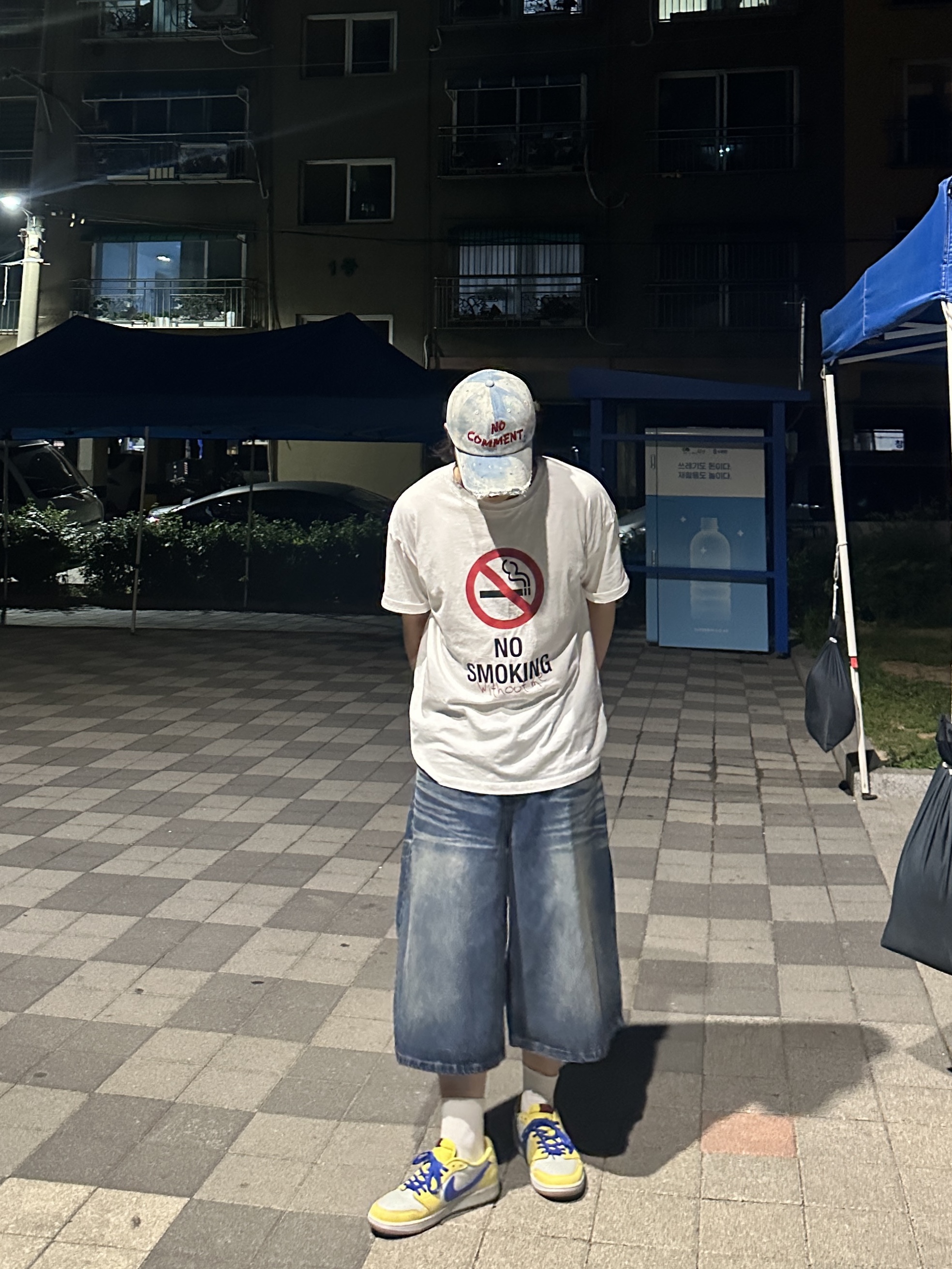 Nos Couleurs No Comment Cap Denim, Project G/R Membership Meme No Smoking Without Me T-Shirt White 착용 스타일 - 2