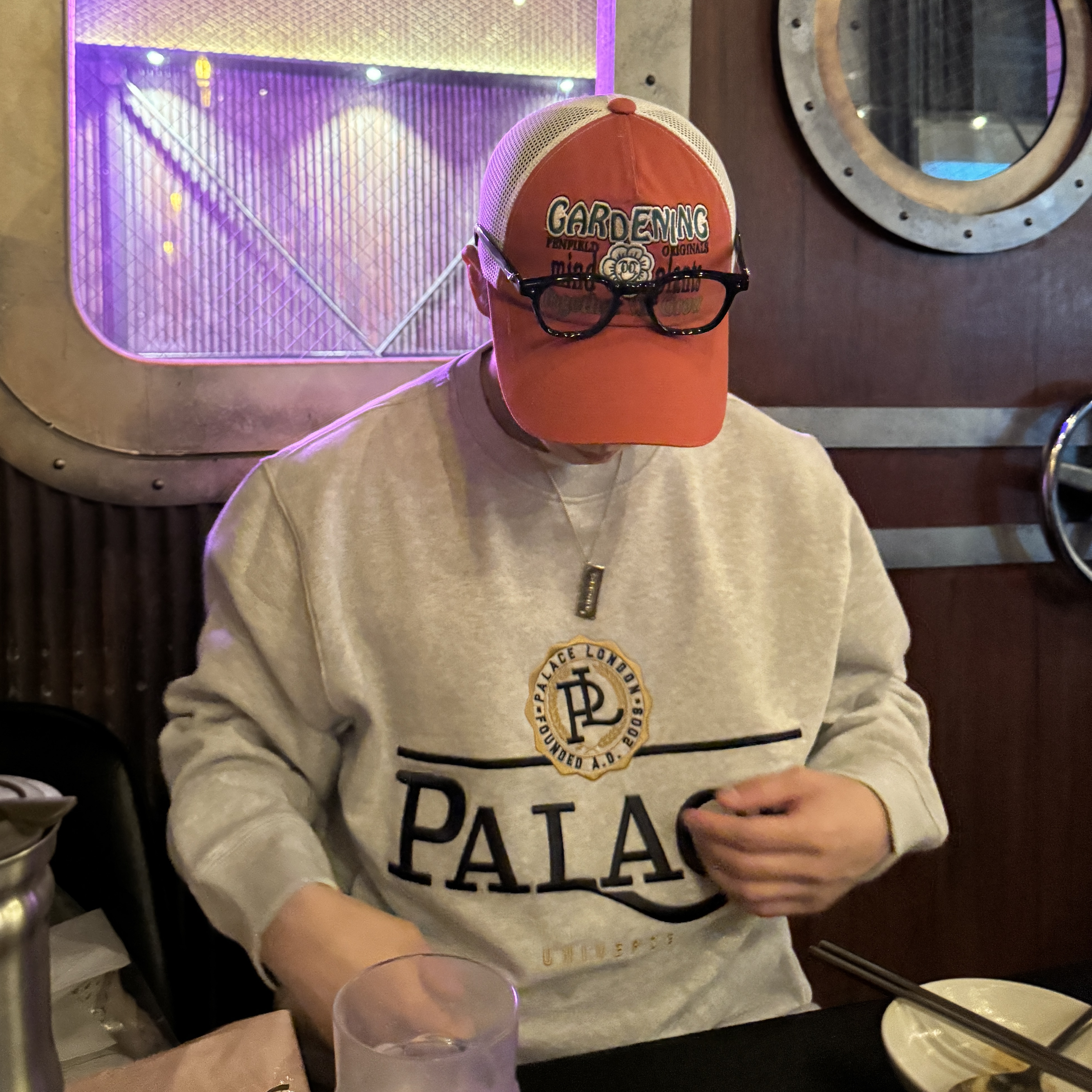 Palace Universe Crew Grey Marl - 24SS, Gentle Monster Vonzo 01 Black 착용 스타일
