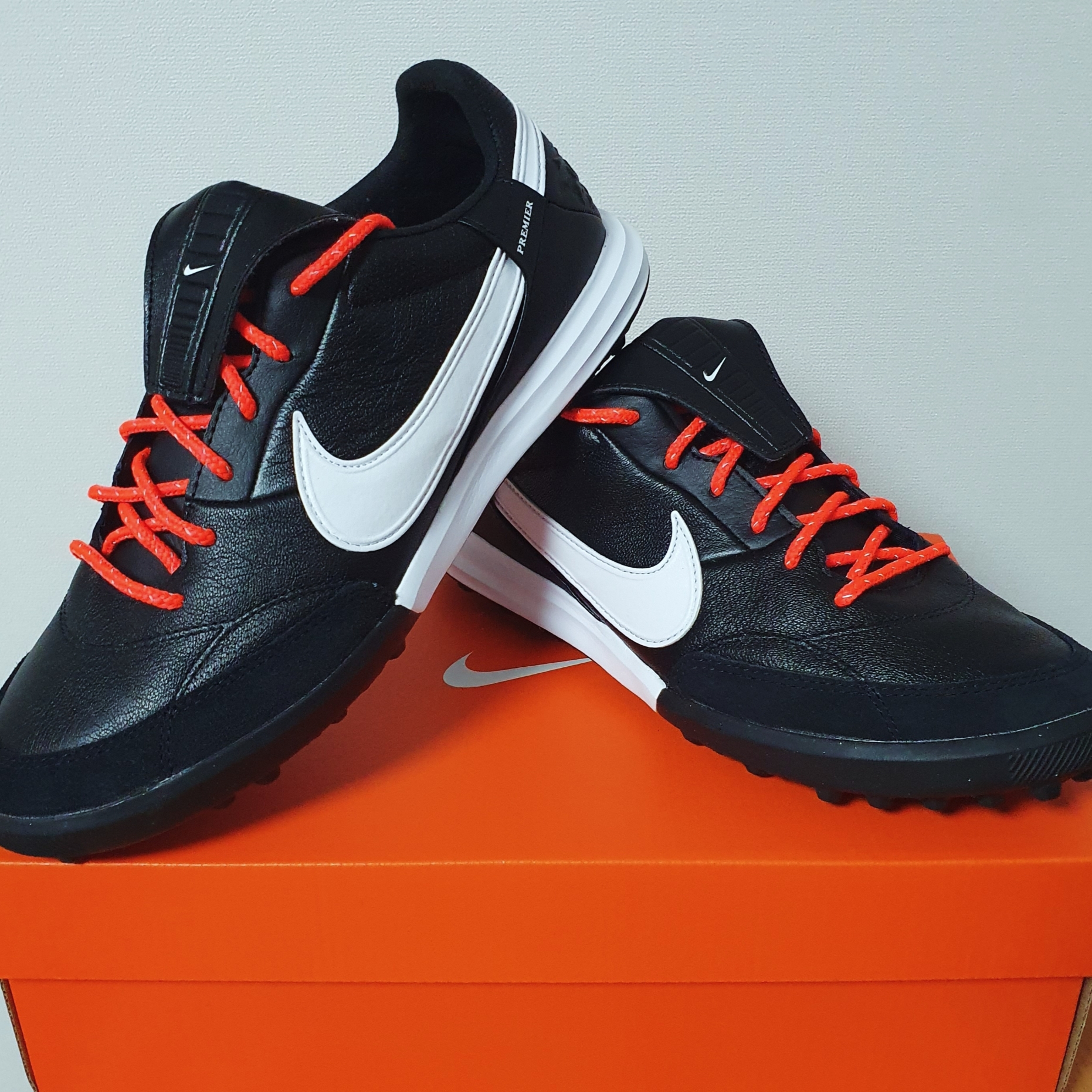 Nike Premier 3 TF Black White 착용 스타일