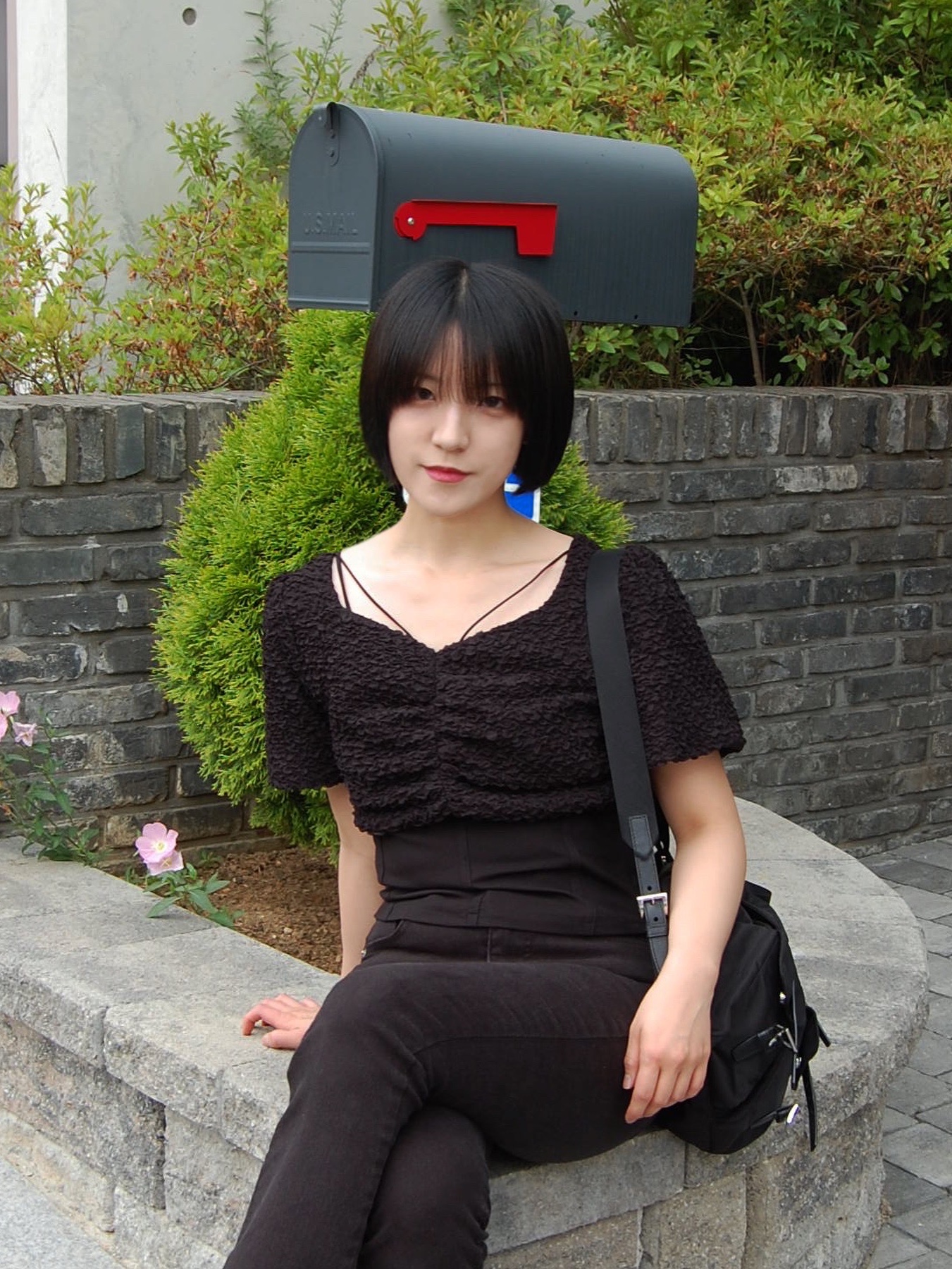 Prada Re-Nylon Small Backpack Black 착용 스타일 - 2