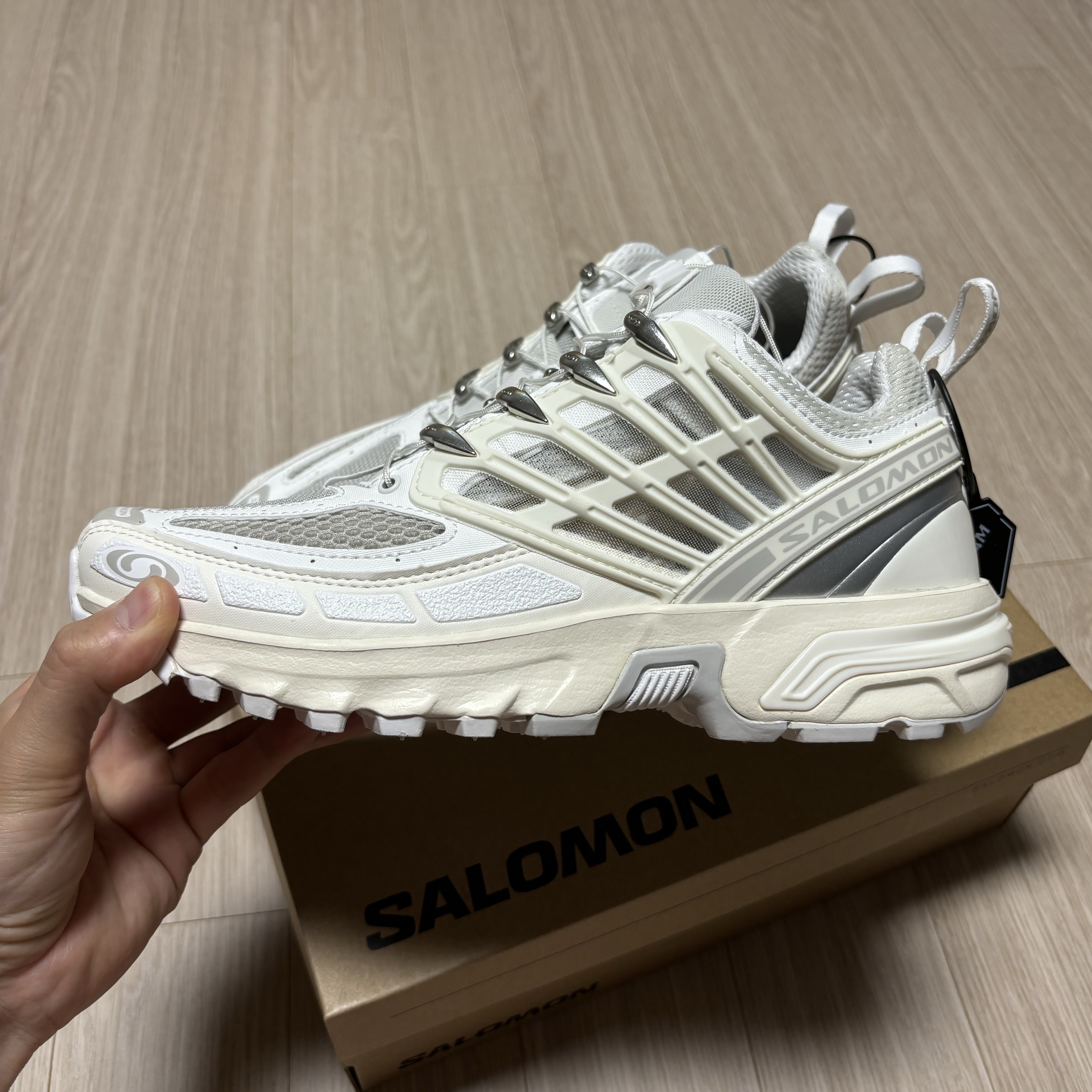 Salomon ACS Pro White Vanilla Ice 착용 스타일 - 3