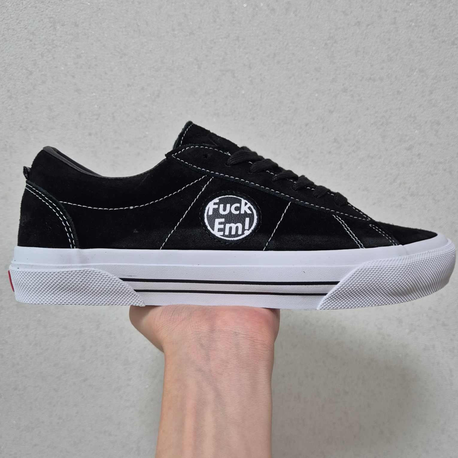 Vans x Supreme Sid Black 착용 스타일 - 2