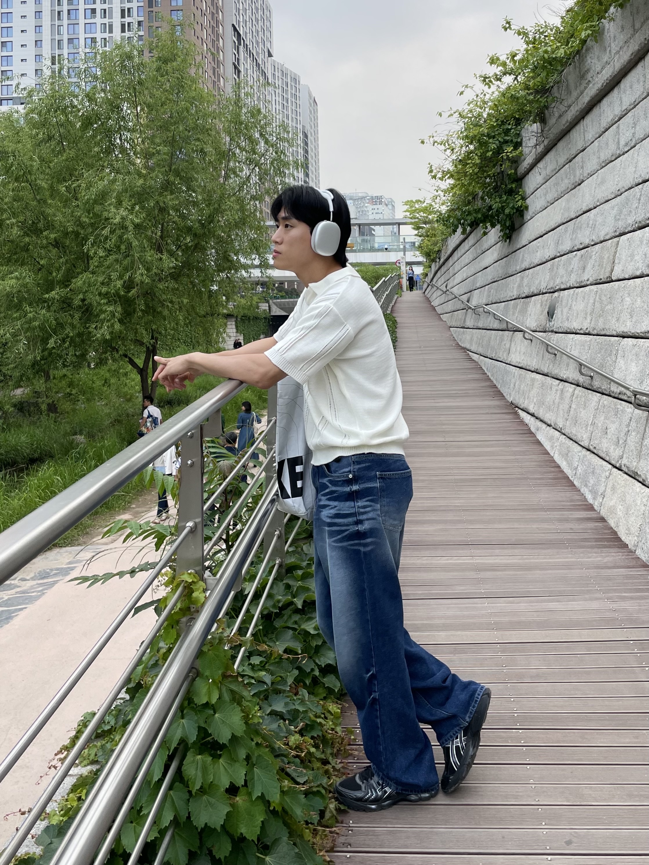 Asics Gel-Kayano 14 Black Pure Silver, Apple AirPods Max Lightning Silver (Korean Ver.) 착용 스타일 - 4