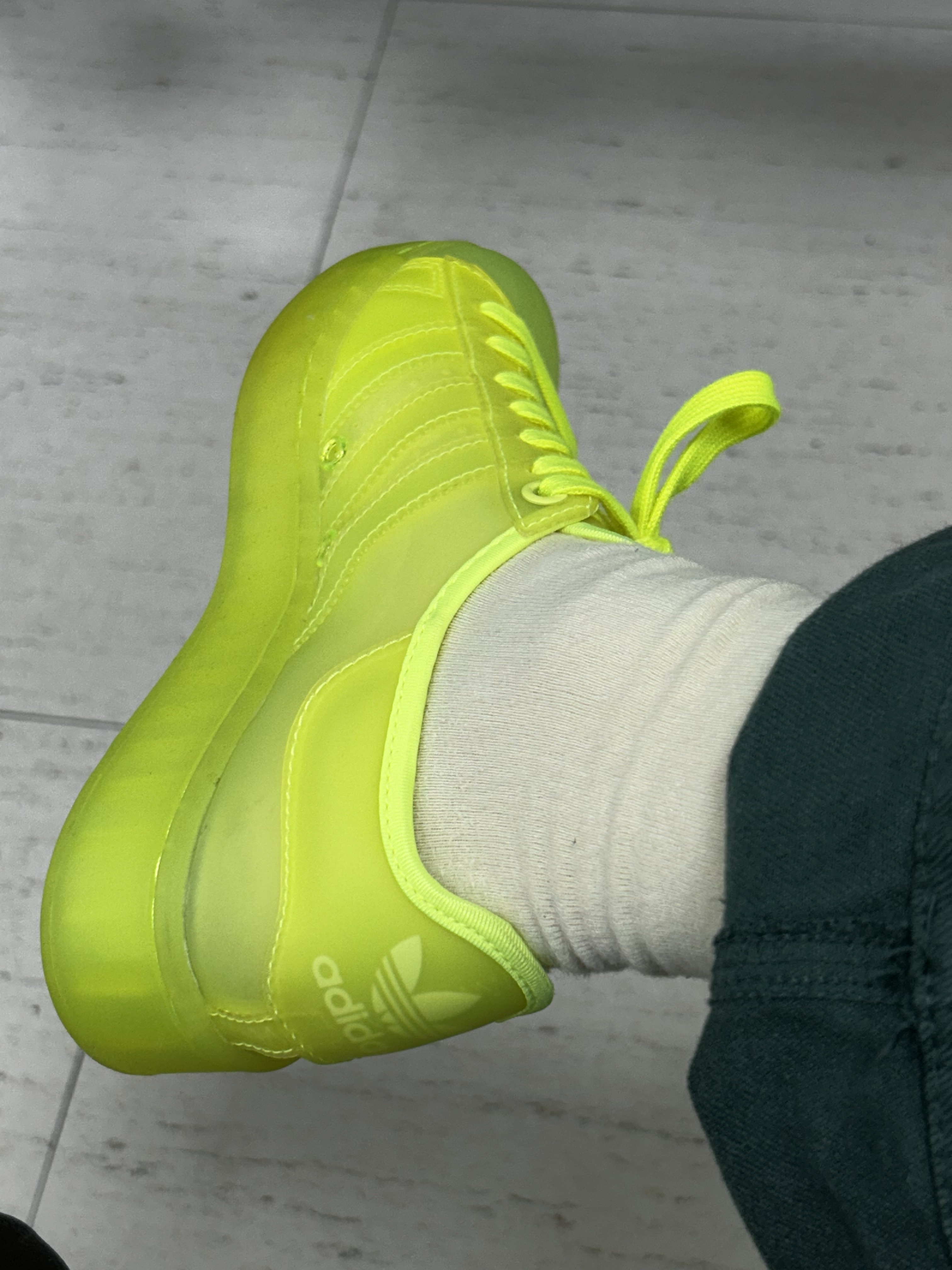 (W) Adidas Superstar Jelly Solar Yellow 착용 스타일 - 2