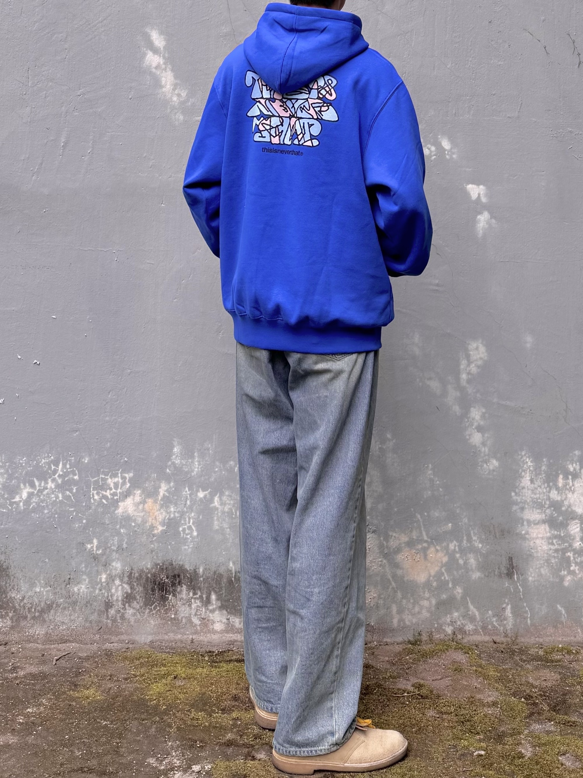 Thisisneverthat x Shinknownsuke Stacked Logo Hoodie Blue, Thisisneverthat x Grateful Dead Washed Denim Pants Light Blue 착용 스타일 - 2