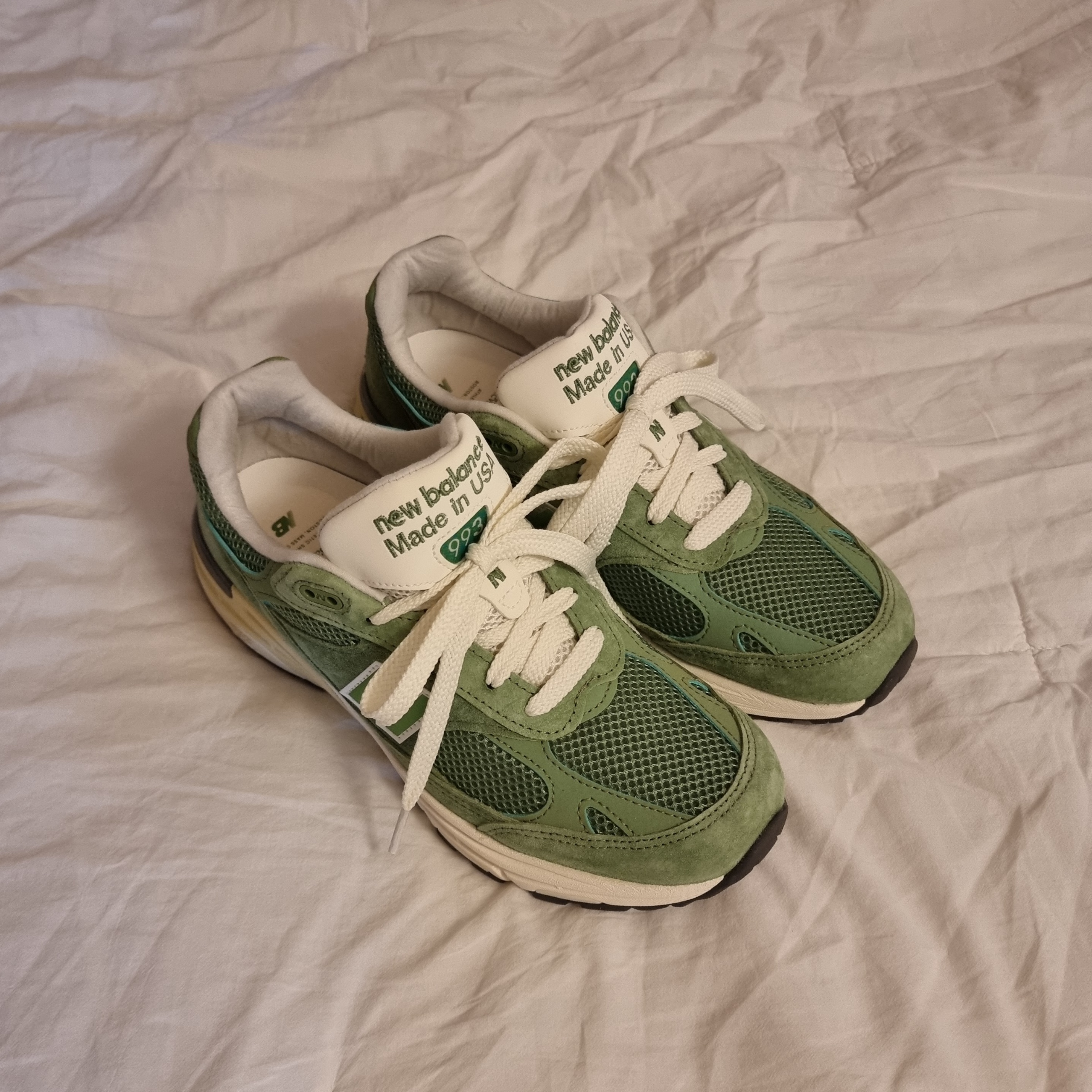 New Balance 993 Made in USA Chive Sea Salt 착용 스타일 - 1