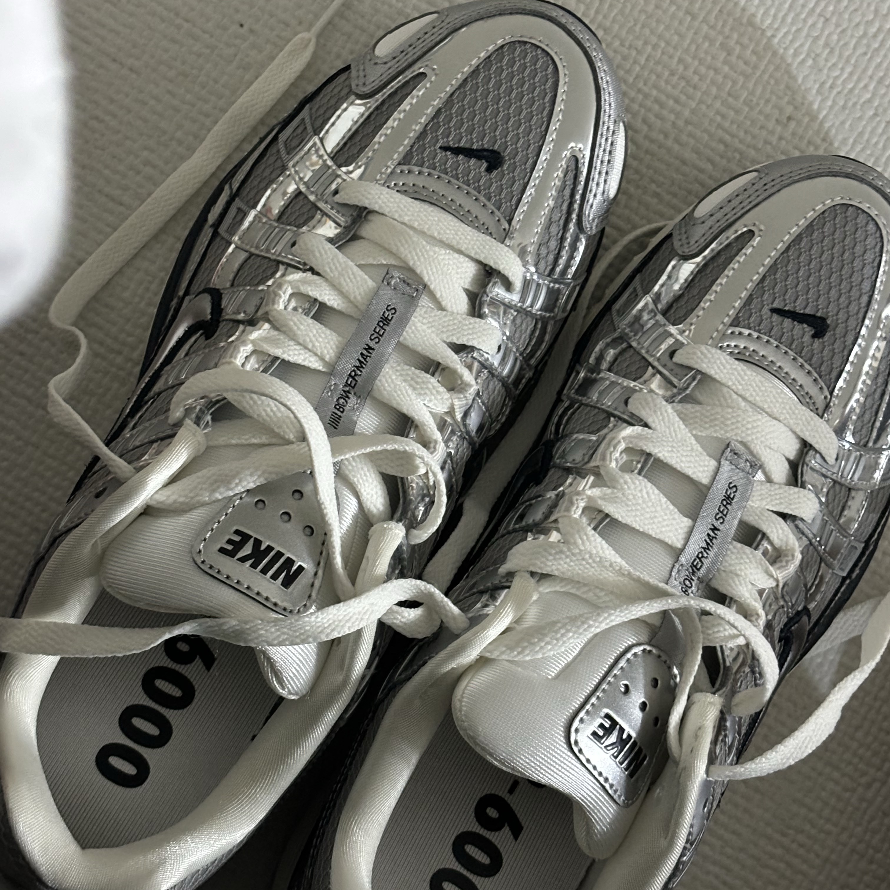 Nike P-6000 Metallic Silver 착용 스타일
