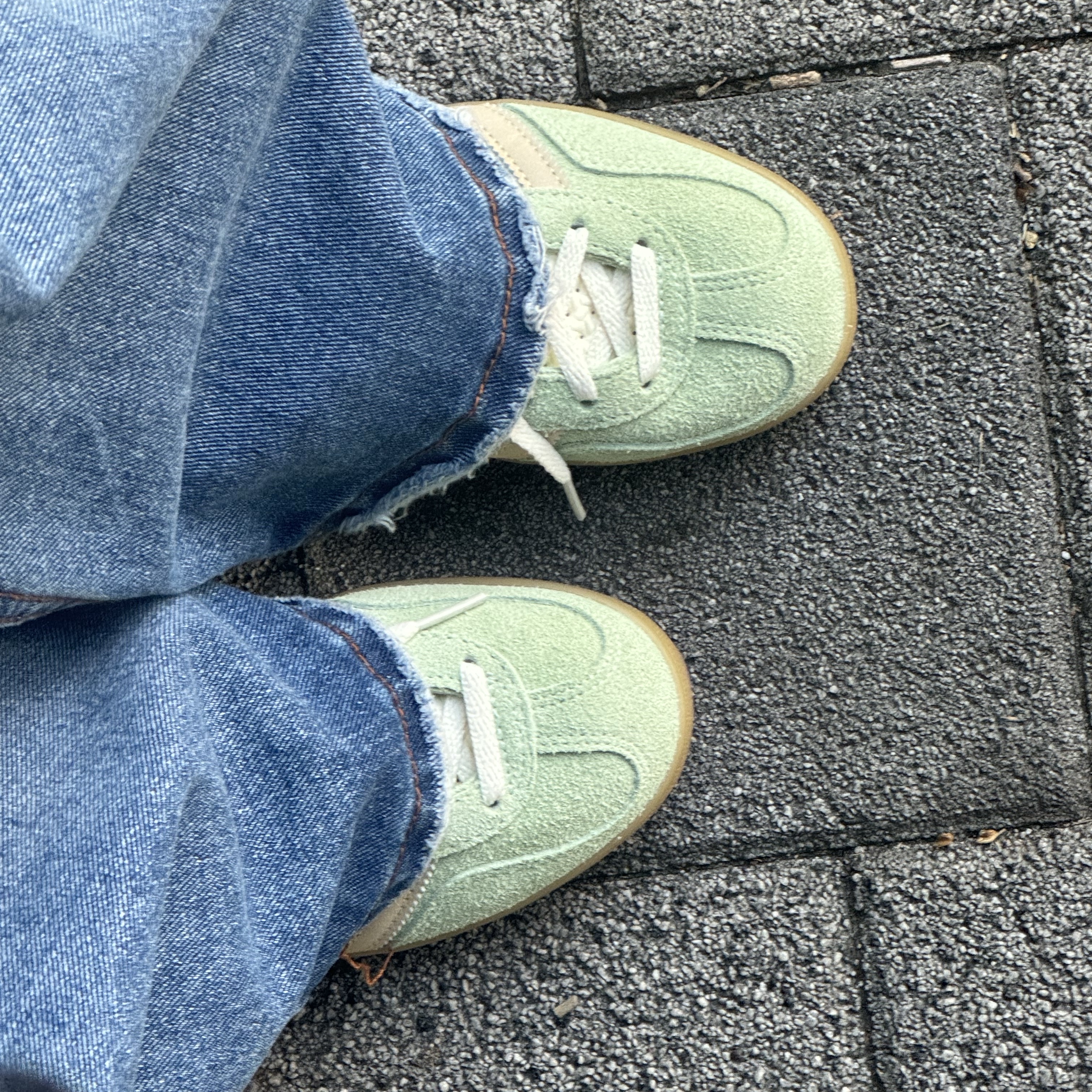 (W) Adidas Gazelle Indoor Semi Green Spark Almost Yellow 착용 스타일 - 2
