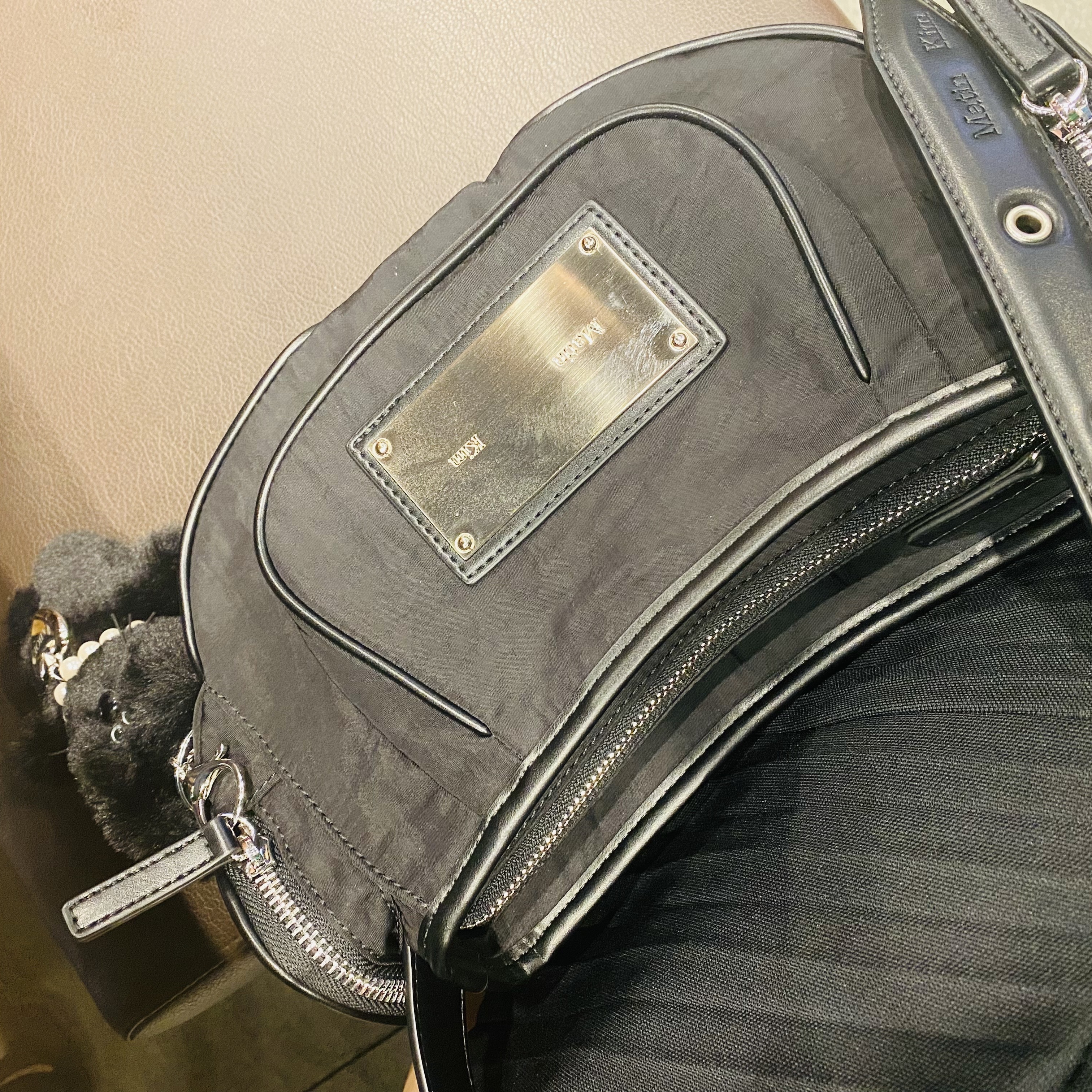 Matin Kim Madeleine Round Bag Black 착용 스타일