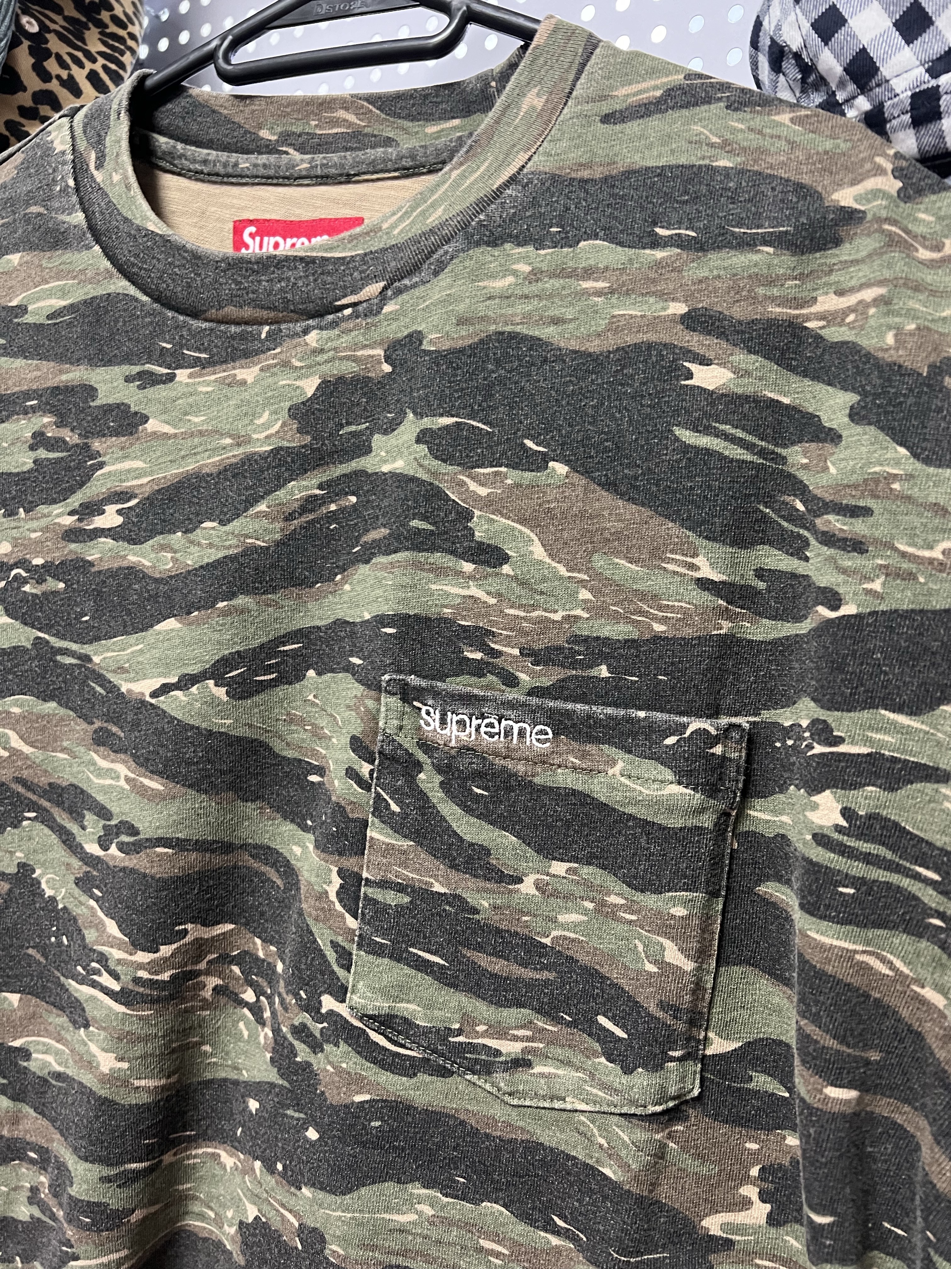 Supreme S/S Pocket T-Shirt Tiger Camo - 24SS 착용 스타일 - 2