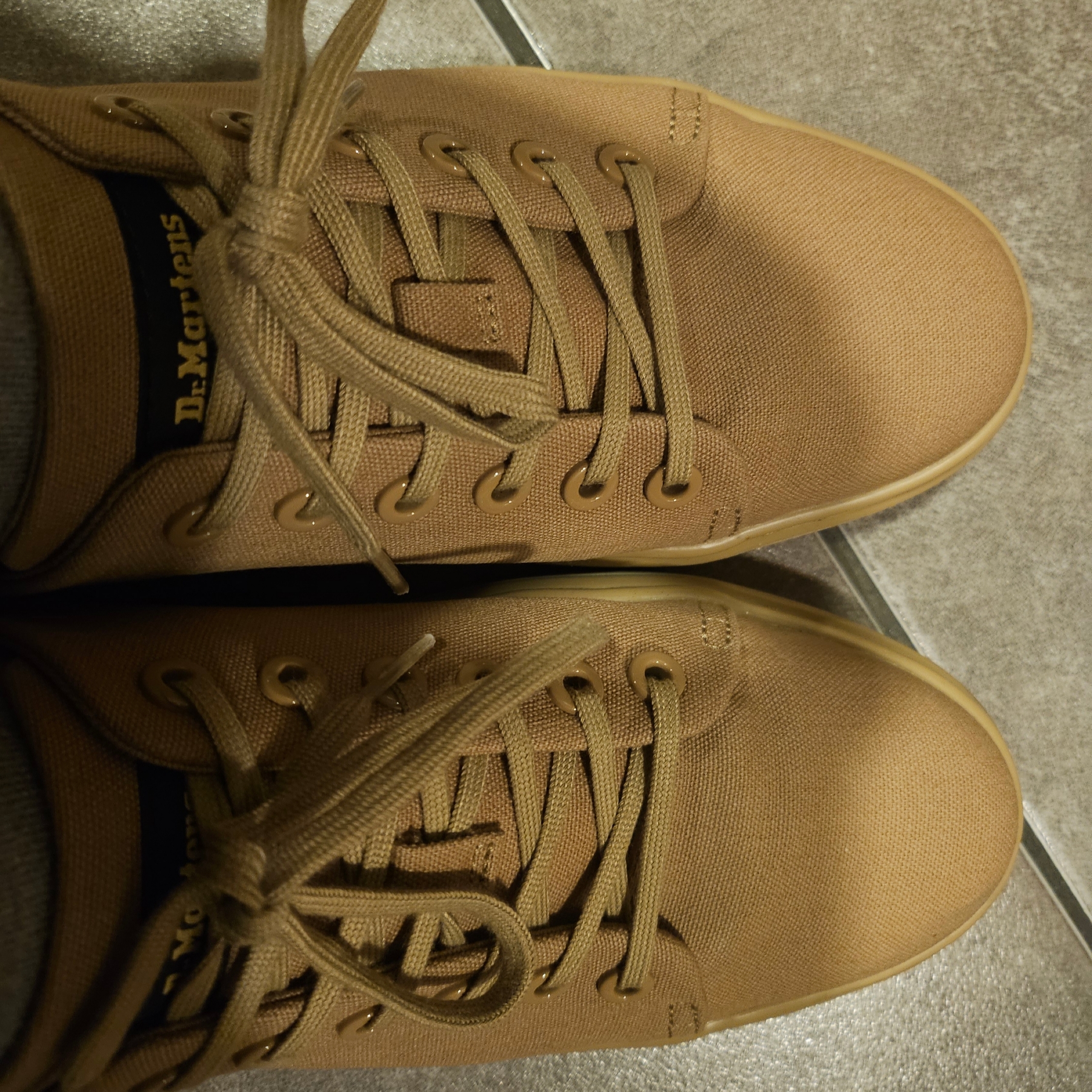 Dr. Martens Dante 10oz Canvas Savannah Tan 착용 스타일 - 2
