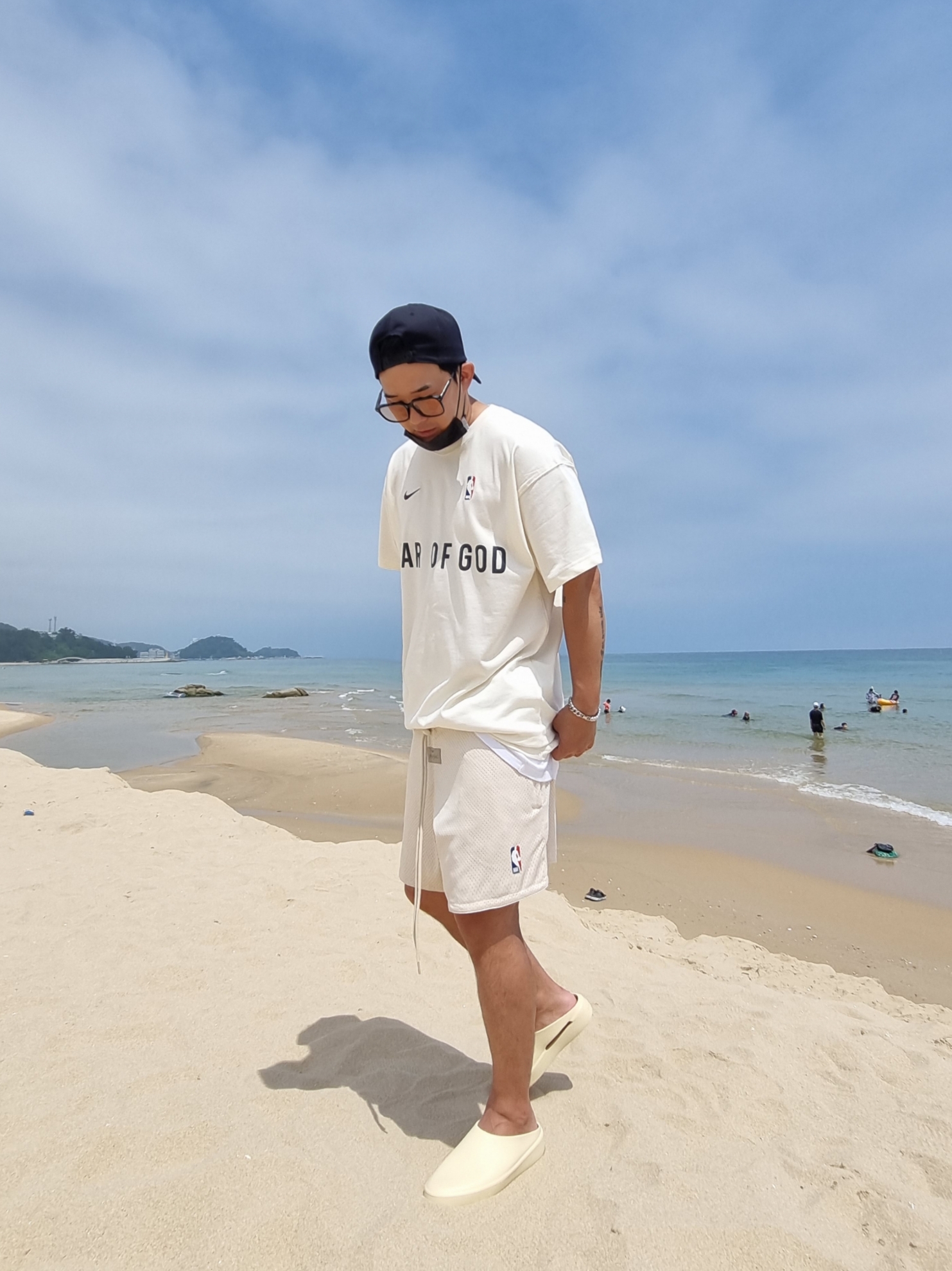 Nike x Fear of God Warm Up T-Shirt Pale Ivory 착용 스타일