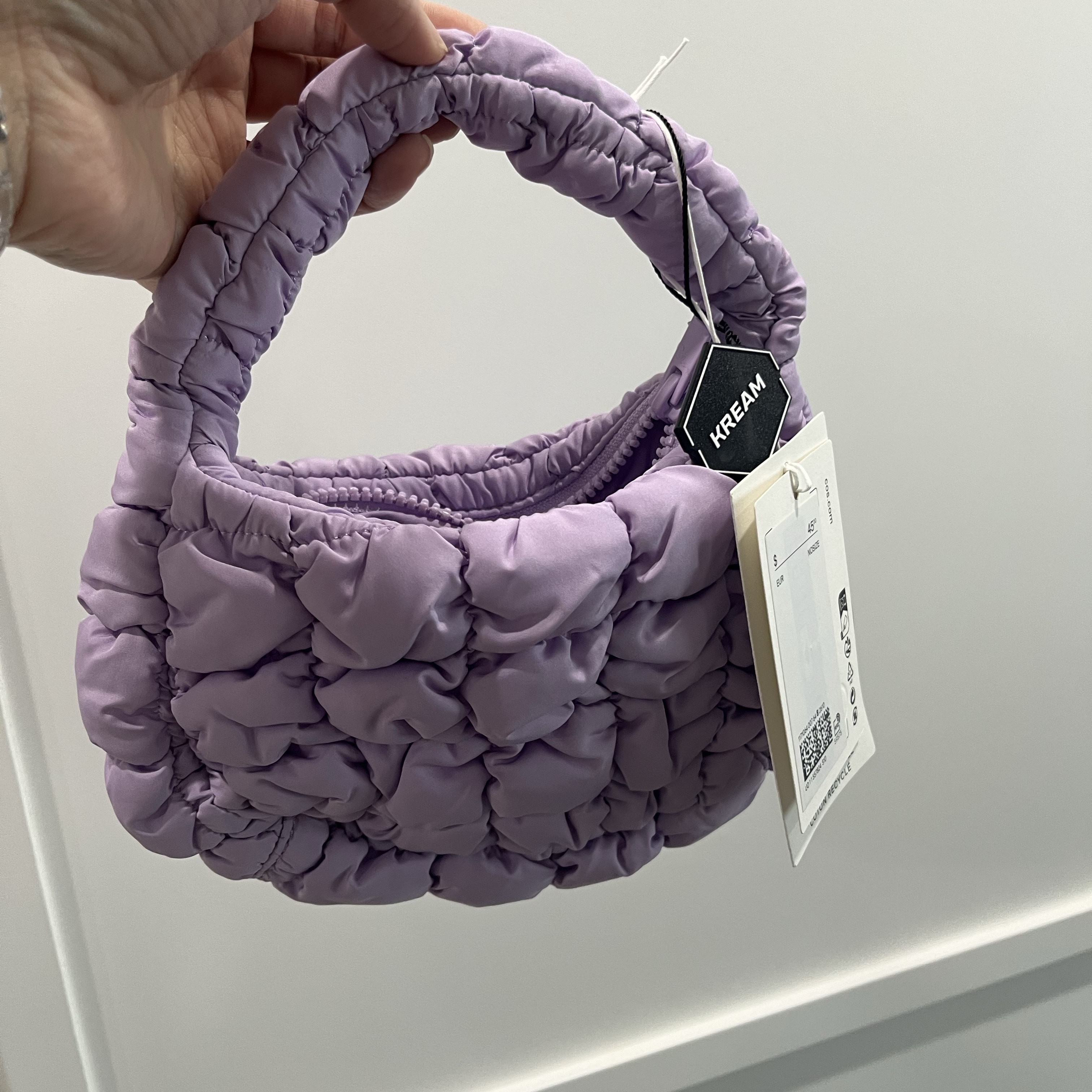 COS Quilted Micro Bag Purple 착용 스타일 - 1