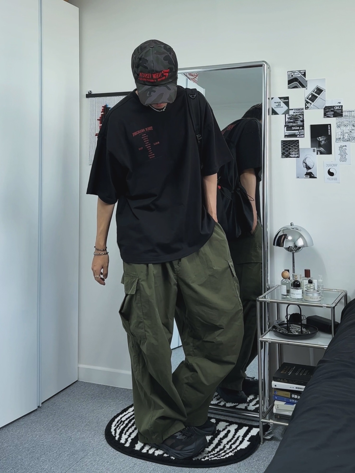 True Religion TR World Tour T-Shirt Black, Hoka Hopara 2 Black 착용 스타일 - 4