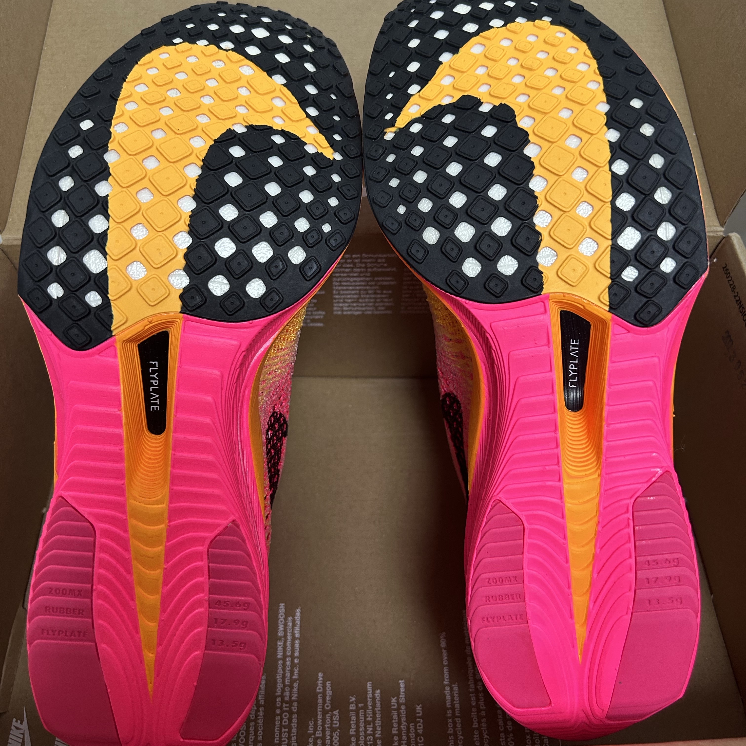 (W) Nike ZoomX Vaporfly Next% 3 Hyper Pink Laser Orange 착용 스타일 - 2