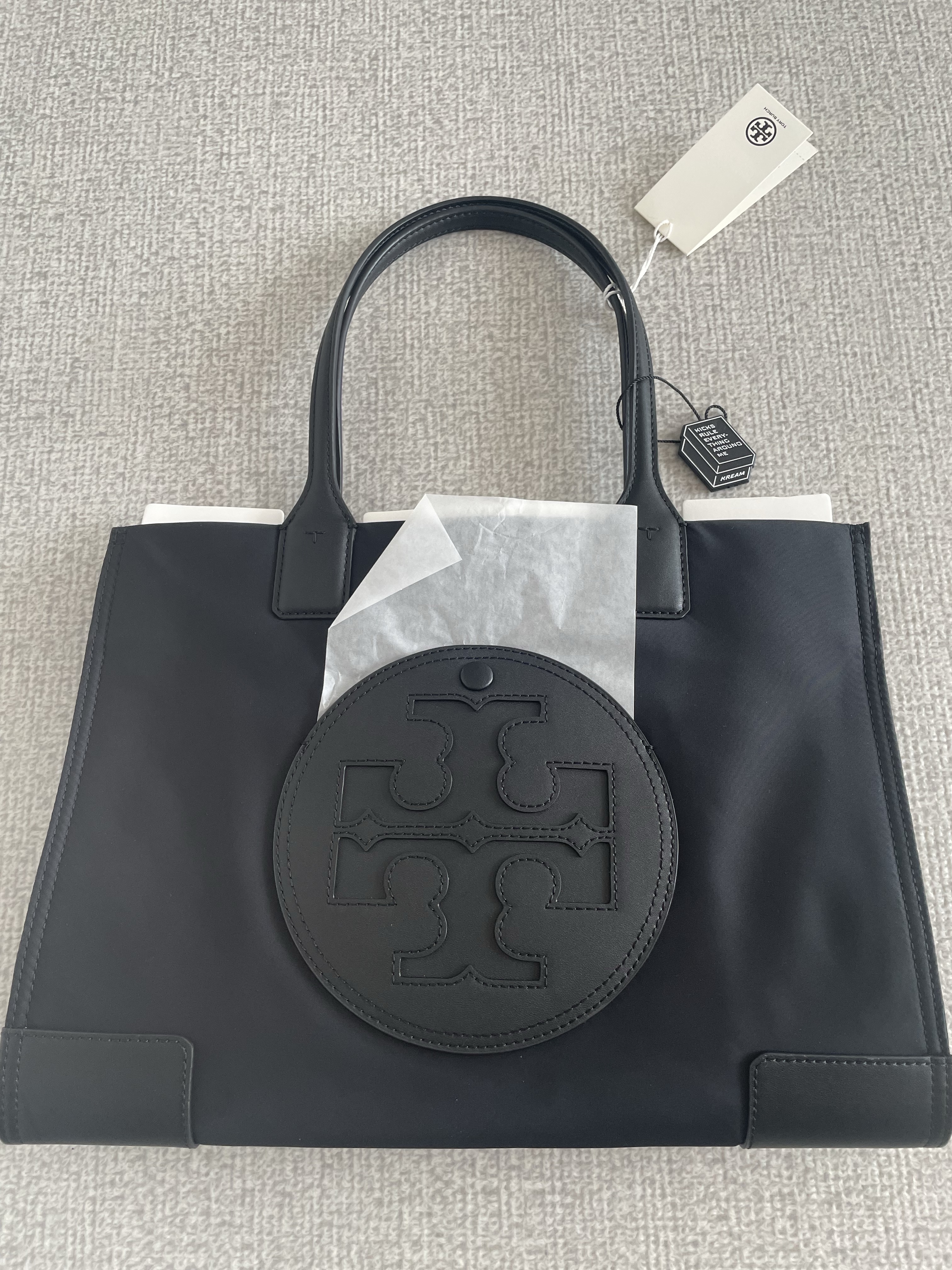 Tory Burch Ella Small Tote Bag Black 착용 스타일