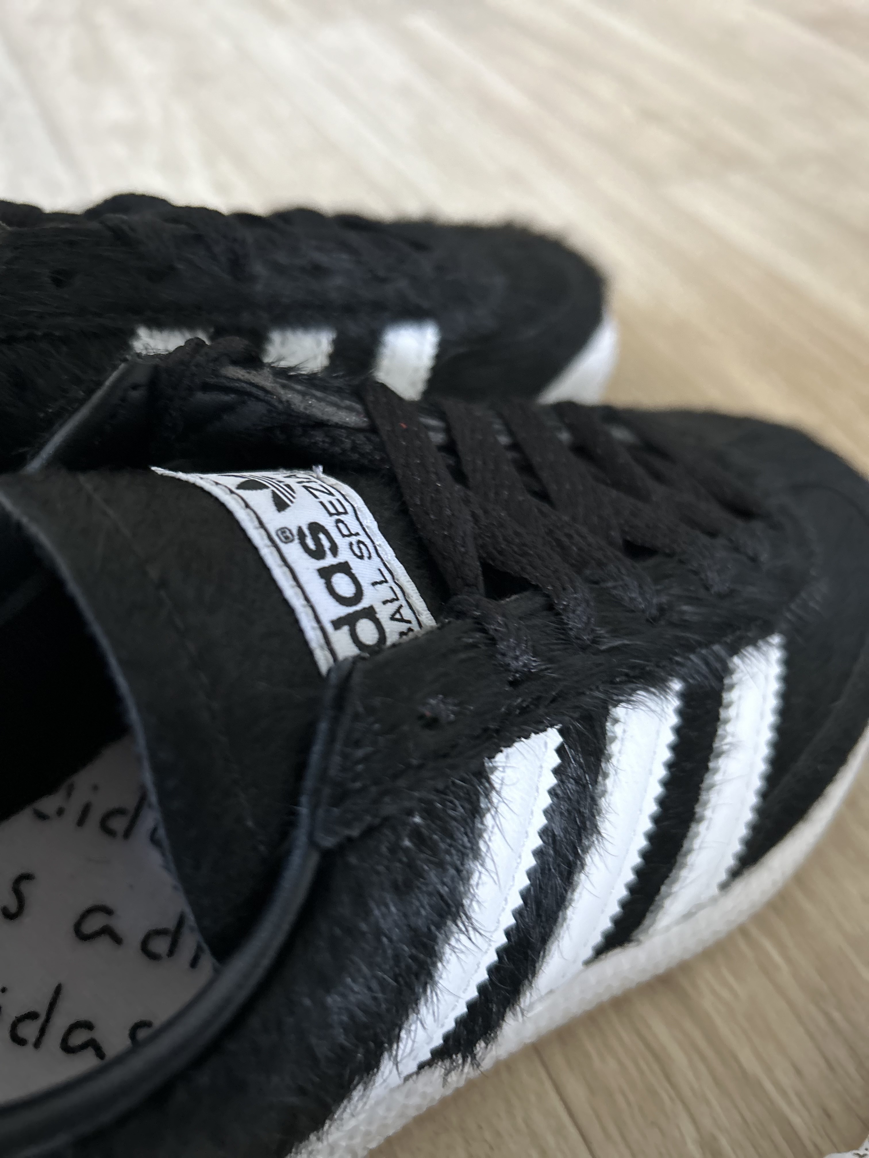 Adidas Spezial Handball Core Black Cloud White 착용 스타일