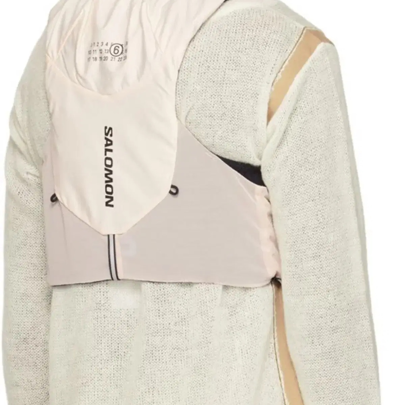 Salomon x MM6 Maison Margiela Gilet Cream 착용 스타일