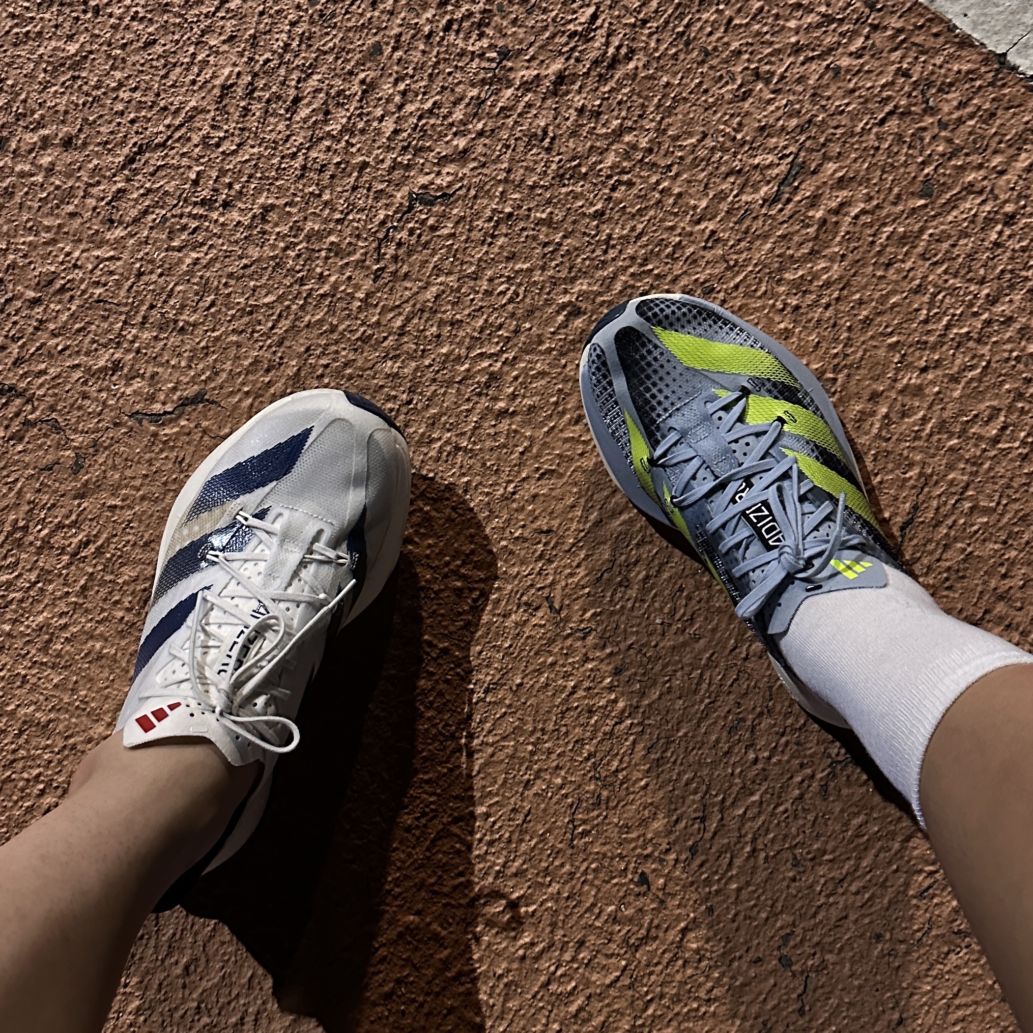 (W) Adidas Adizero Adios Pro 3 Wonder Blue Lucid Lemon, Adidas Adizero Adios Pro 3 Cloud White Dark Blue 착용 스타일