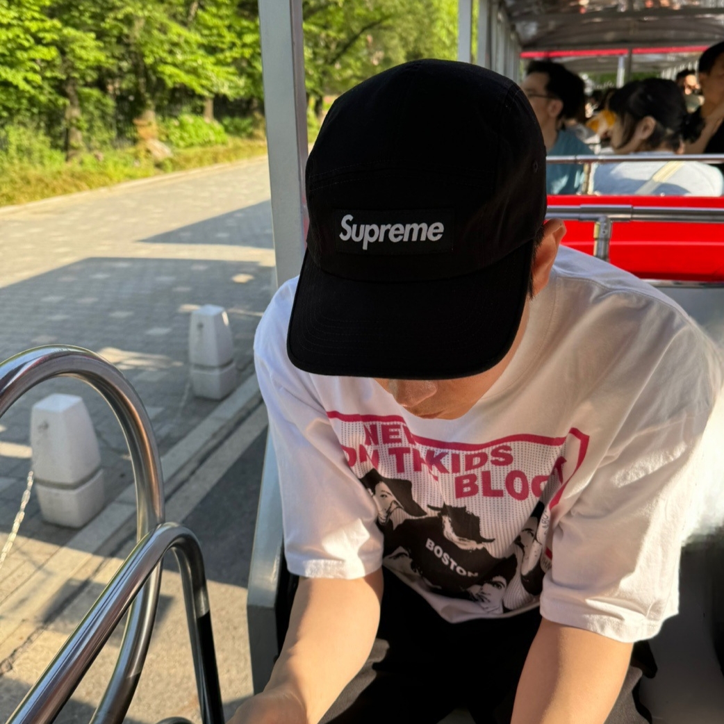 Supreme Washed Chino Twill Camp Cap Black 착용 스타일
