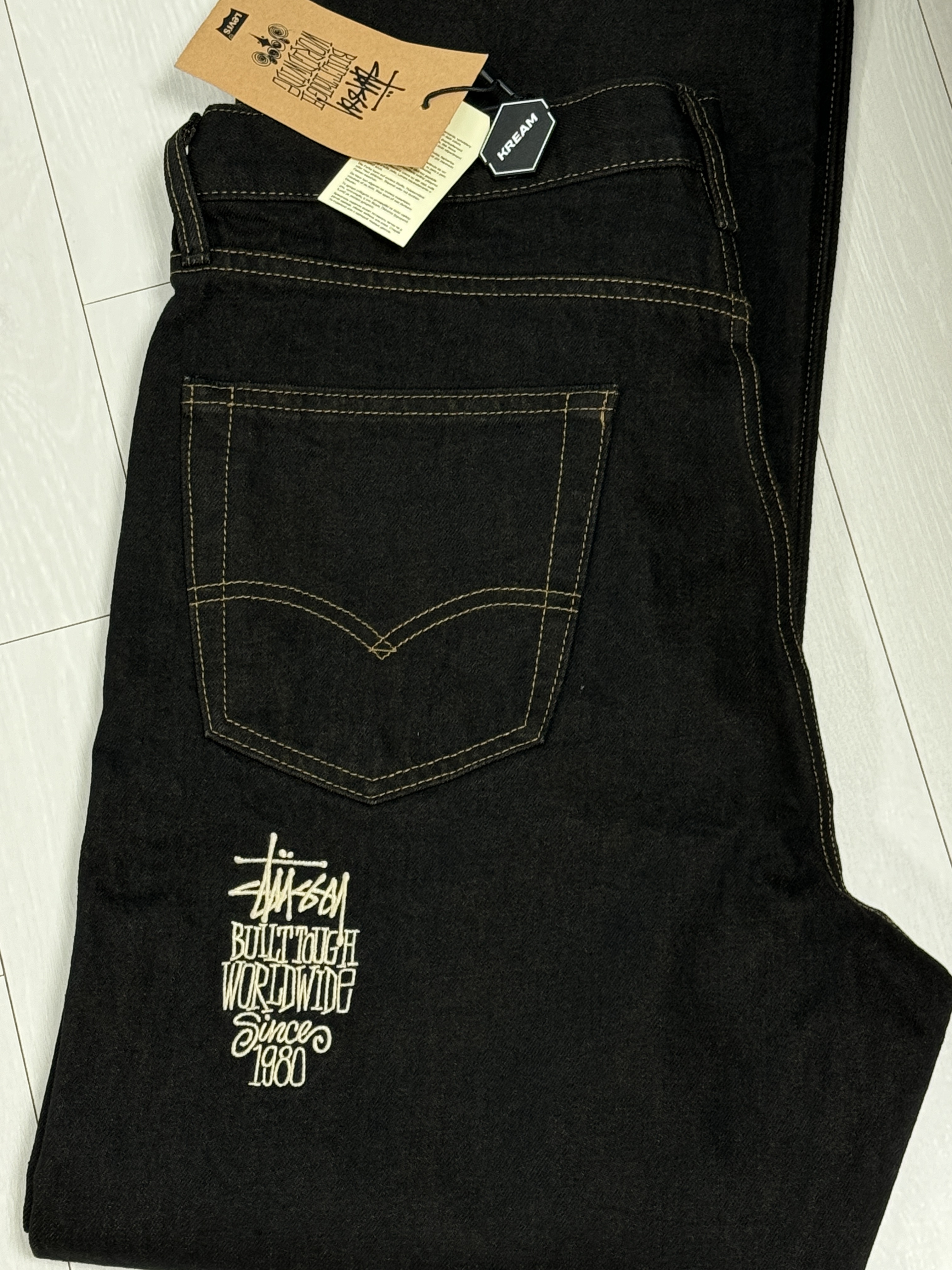 Stussy x Levi's Crispy Rinse 568 Jean Black 착용 스타일 - 1