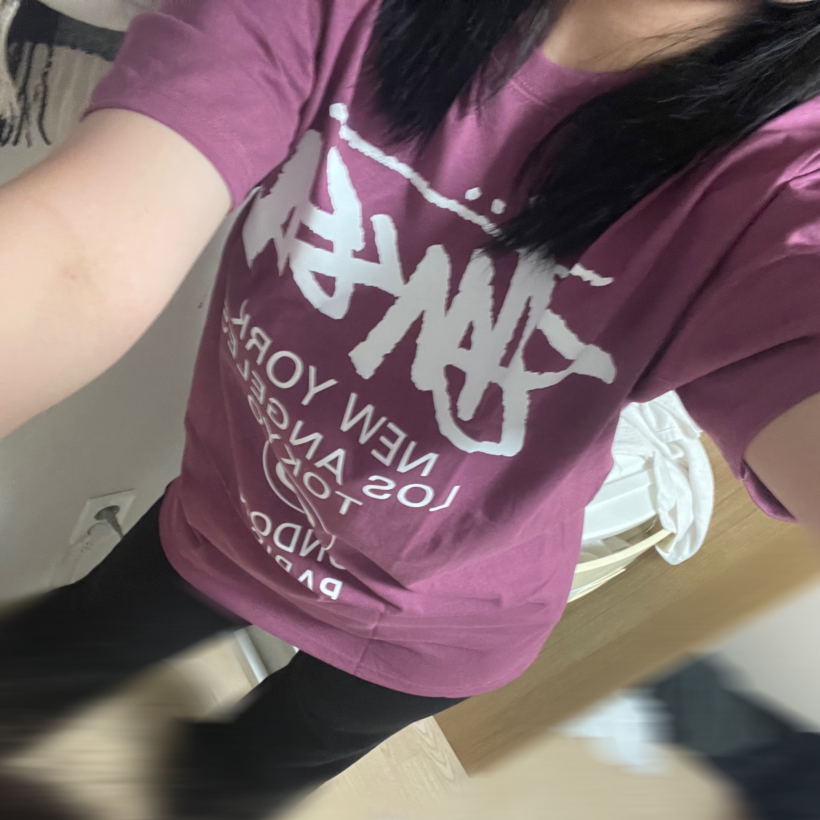 Stussy World Tour T-Shirt Berry 2024 착용 스타일