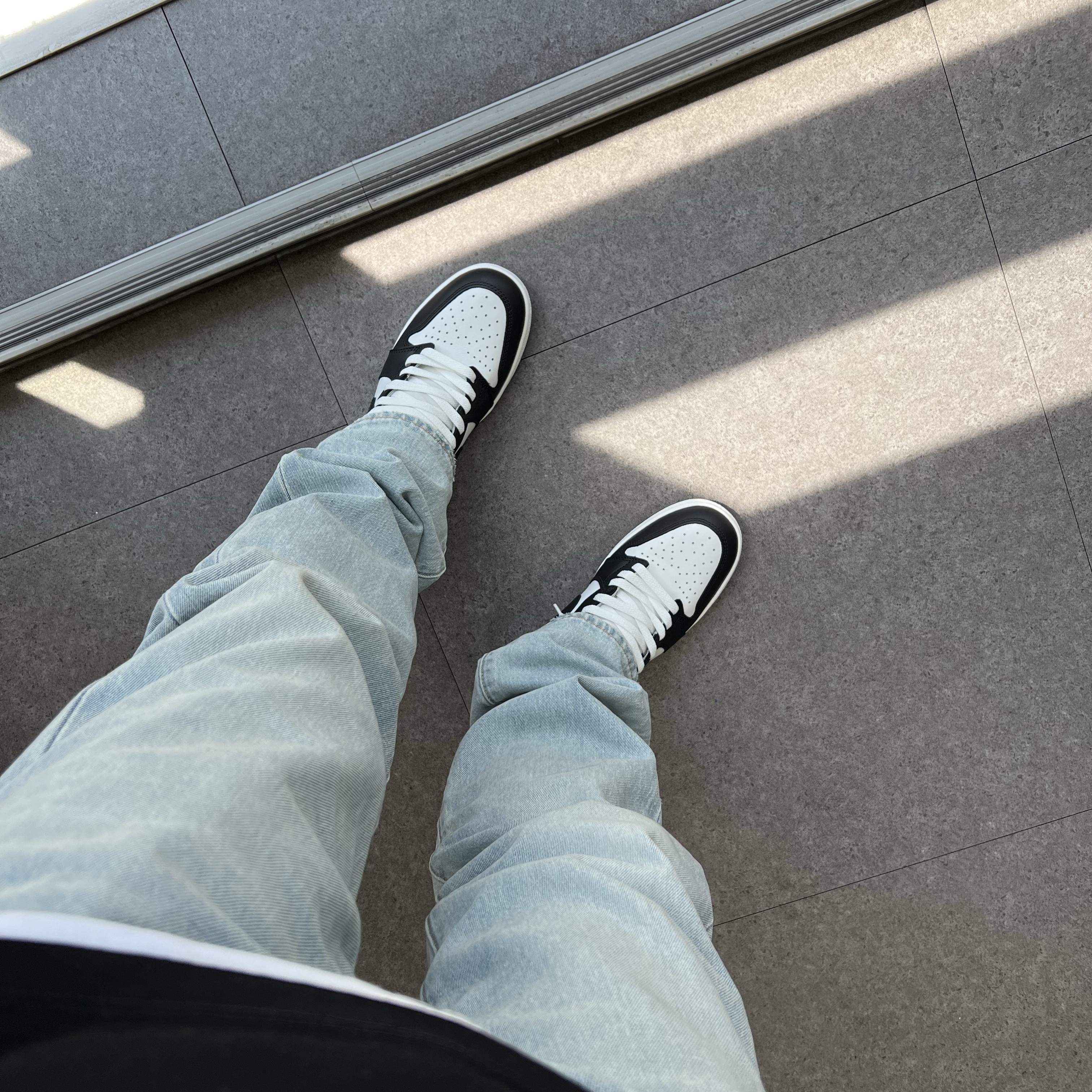 Jordan 1 High 85 Black White 착용 스타일 - 6
