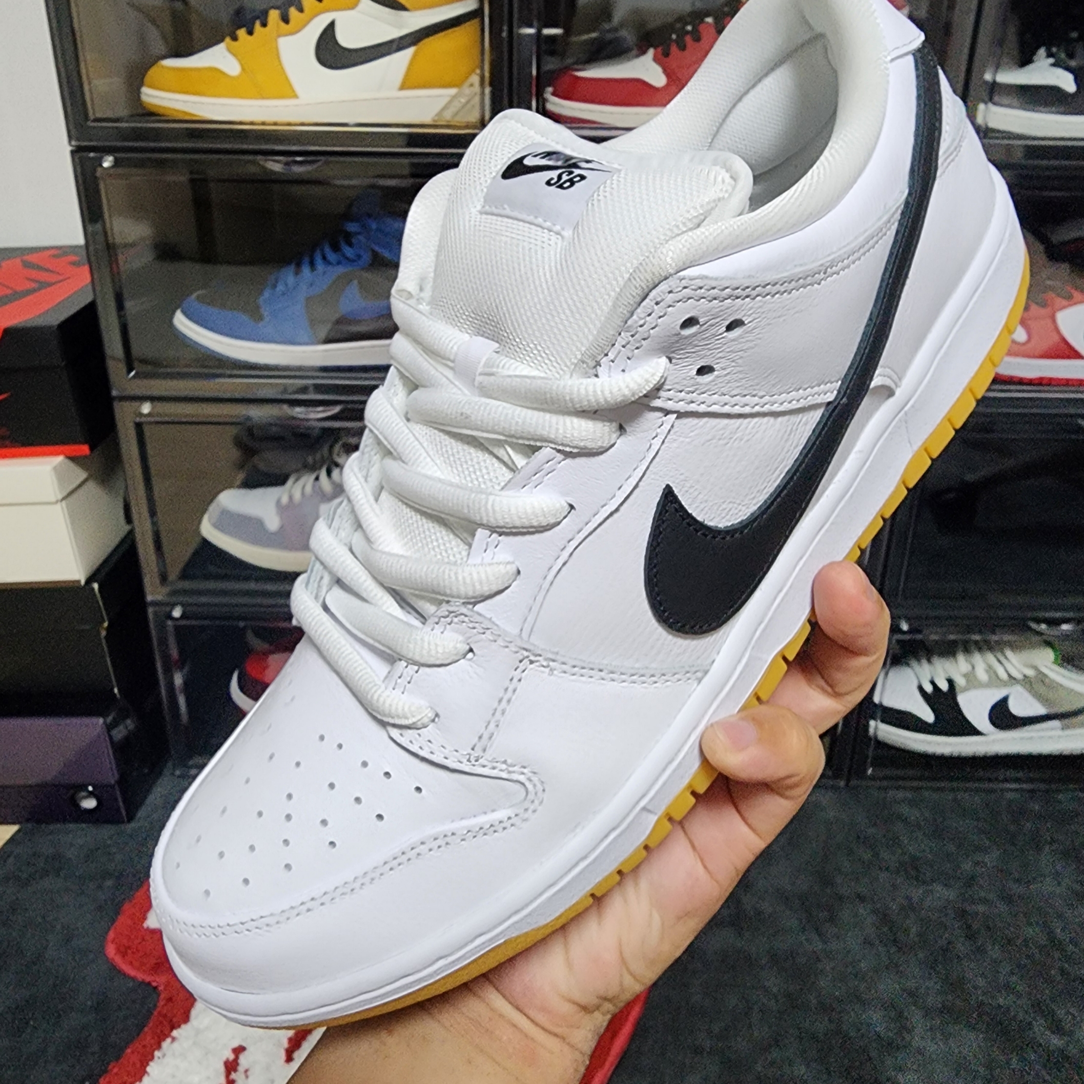 Nike SB Dunk Low Pro White and Gum Light Brown 착용 스타일 - 1