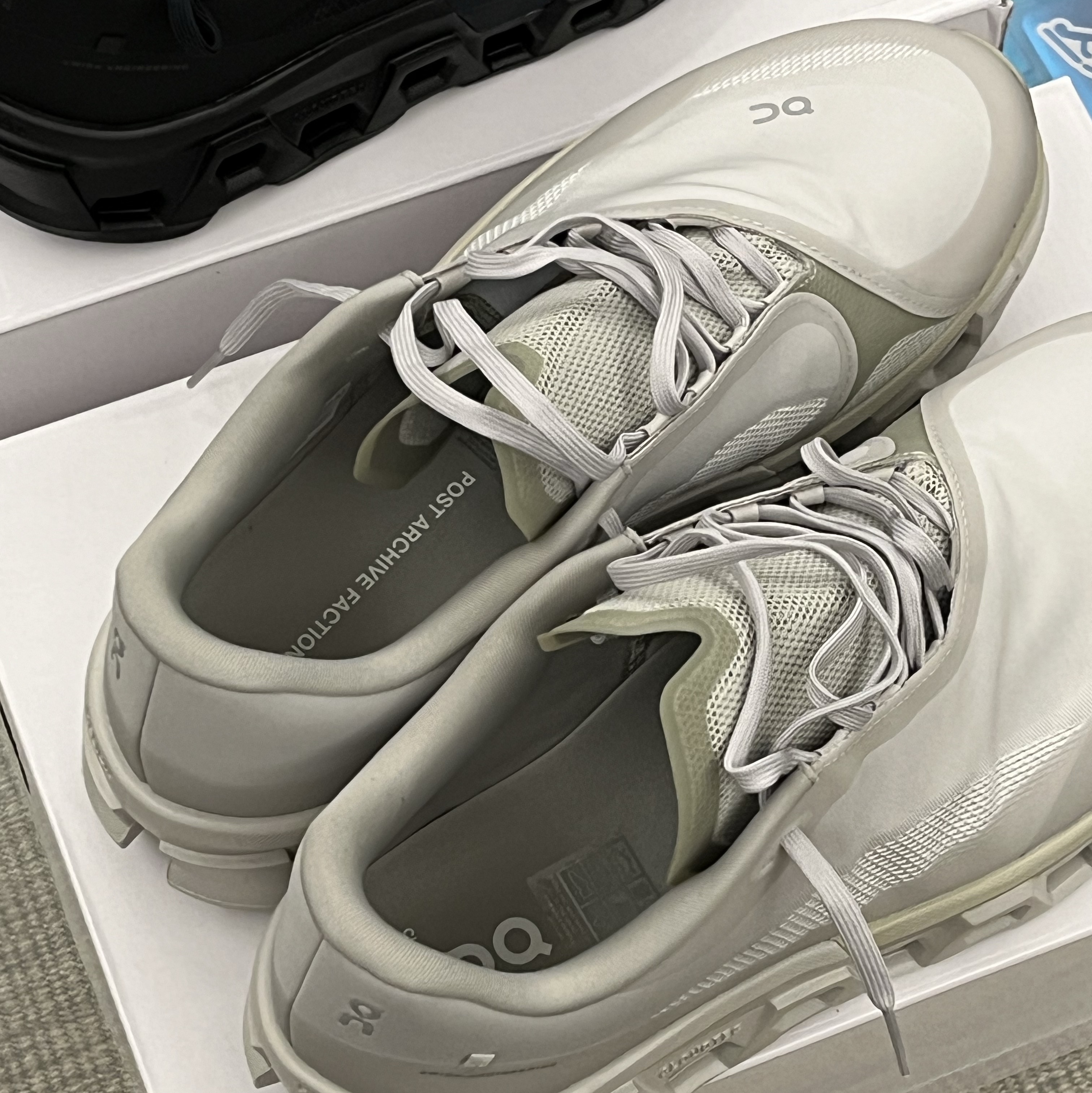 On Running x Post Archive Faction (Paf) Cloudmonster 2 Moondust Chalk 착용 스타일 - 4