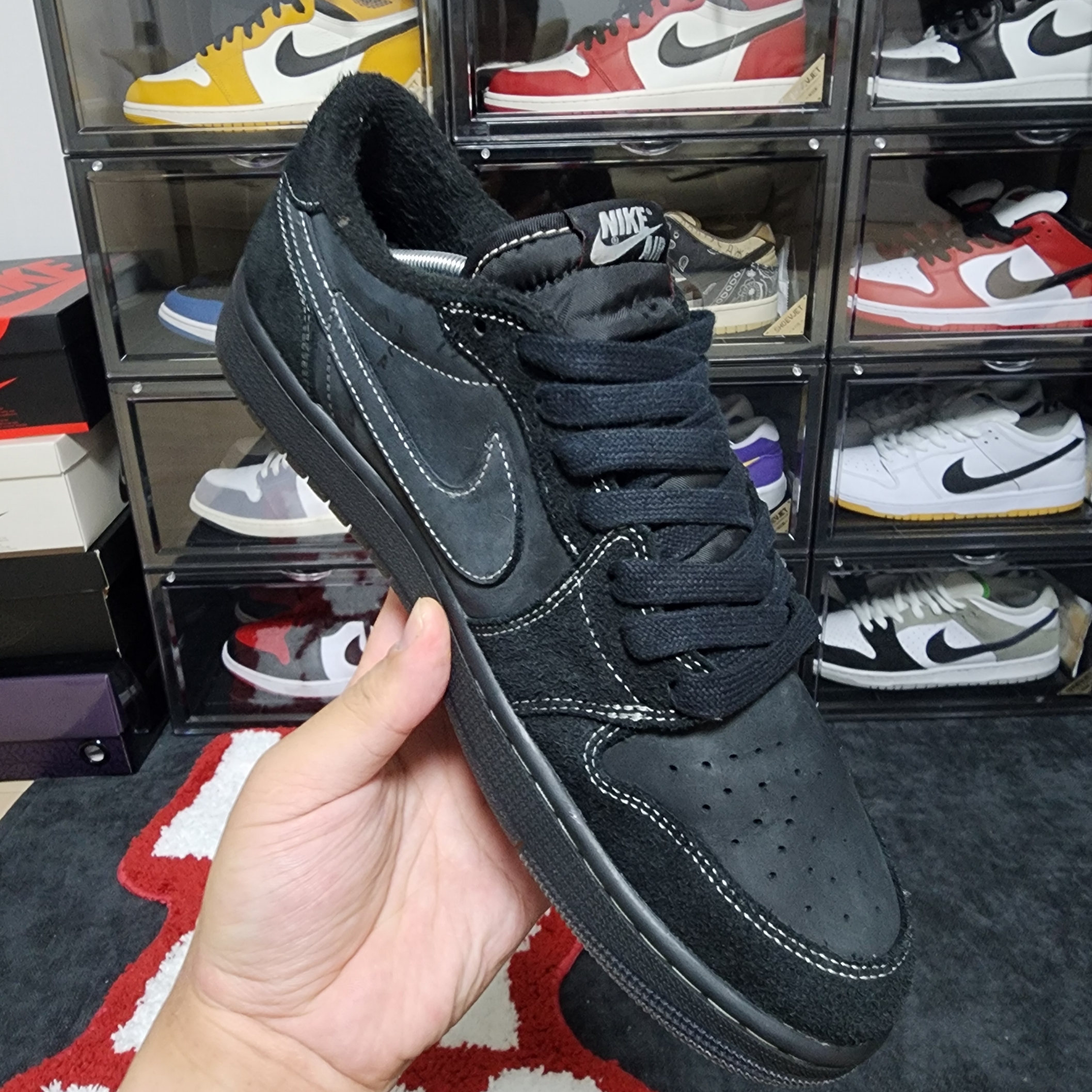 Jordan 1 x Travis Scott Retro Low OG SP Black Phantom 착용 스타일 - 2