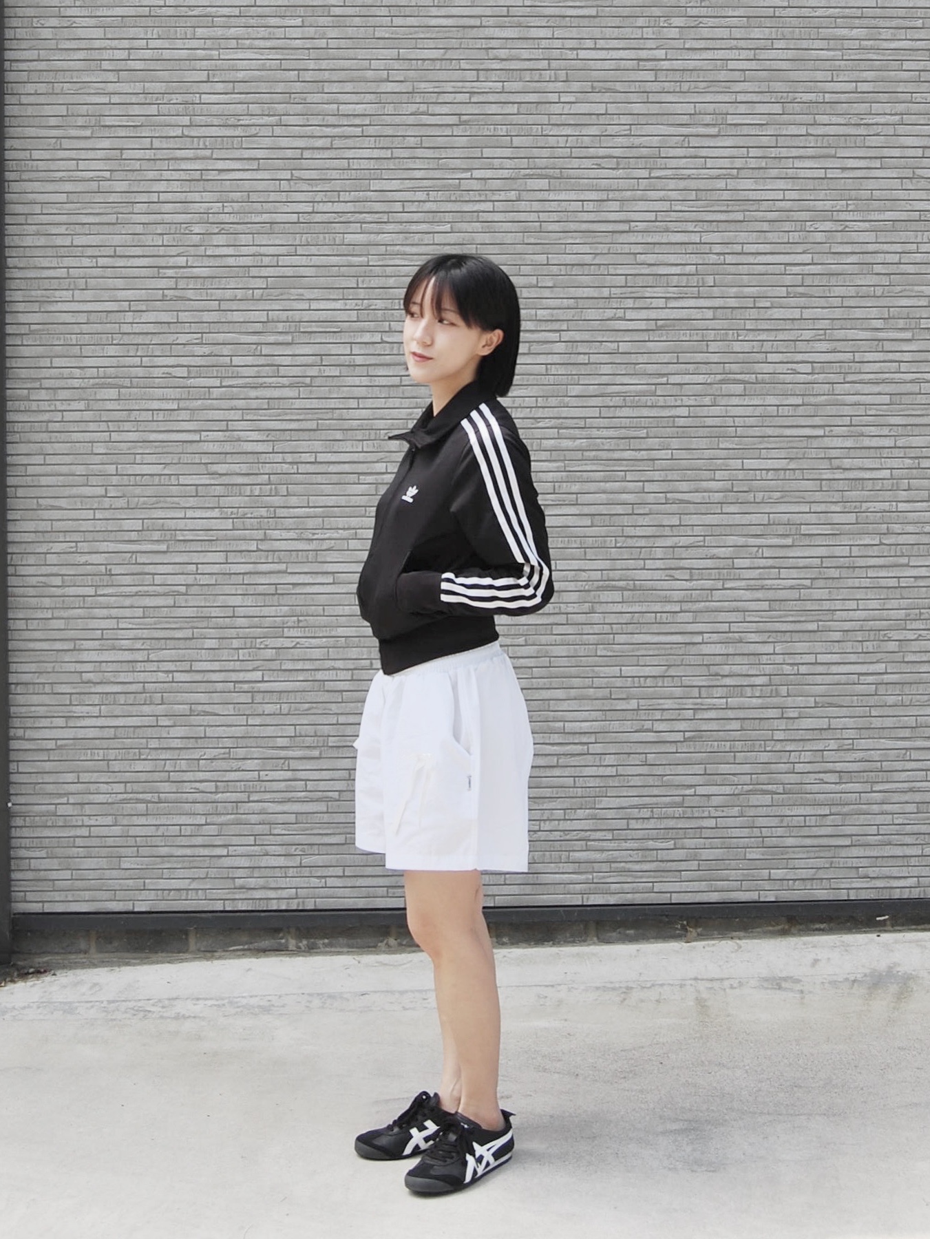 Onitsuka Tiger Mexico 66 Black White, (W) Adidas Adicolor Classic Firebird Track Top Black - KR Sizing 착용 스타일