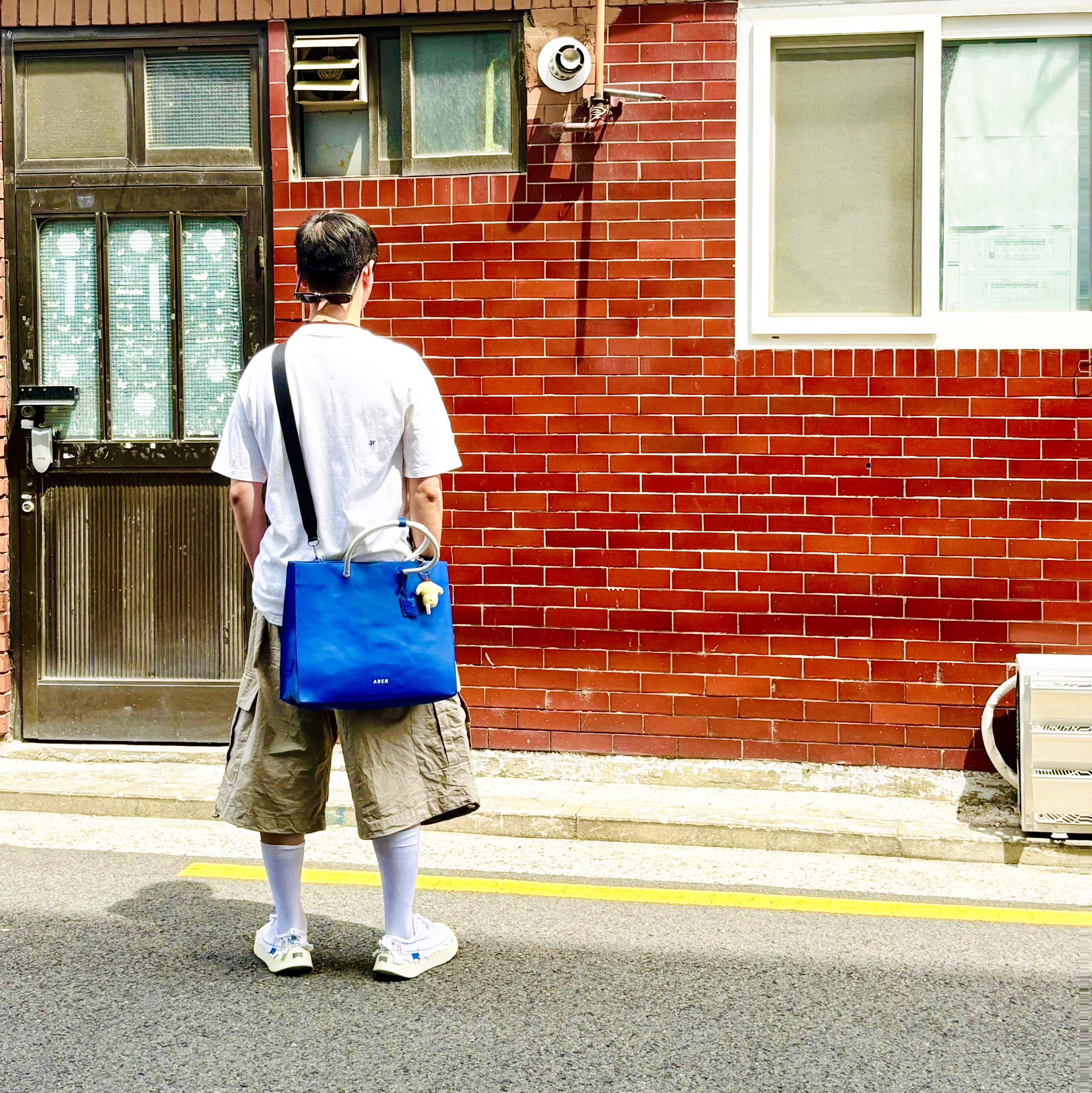 Ader Error Wide Shopper Bag Z-Blue, Converse x Ader Error Shapes T-Shirt Cloud Dancer 착용 스타일 - 2