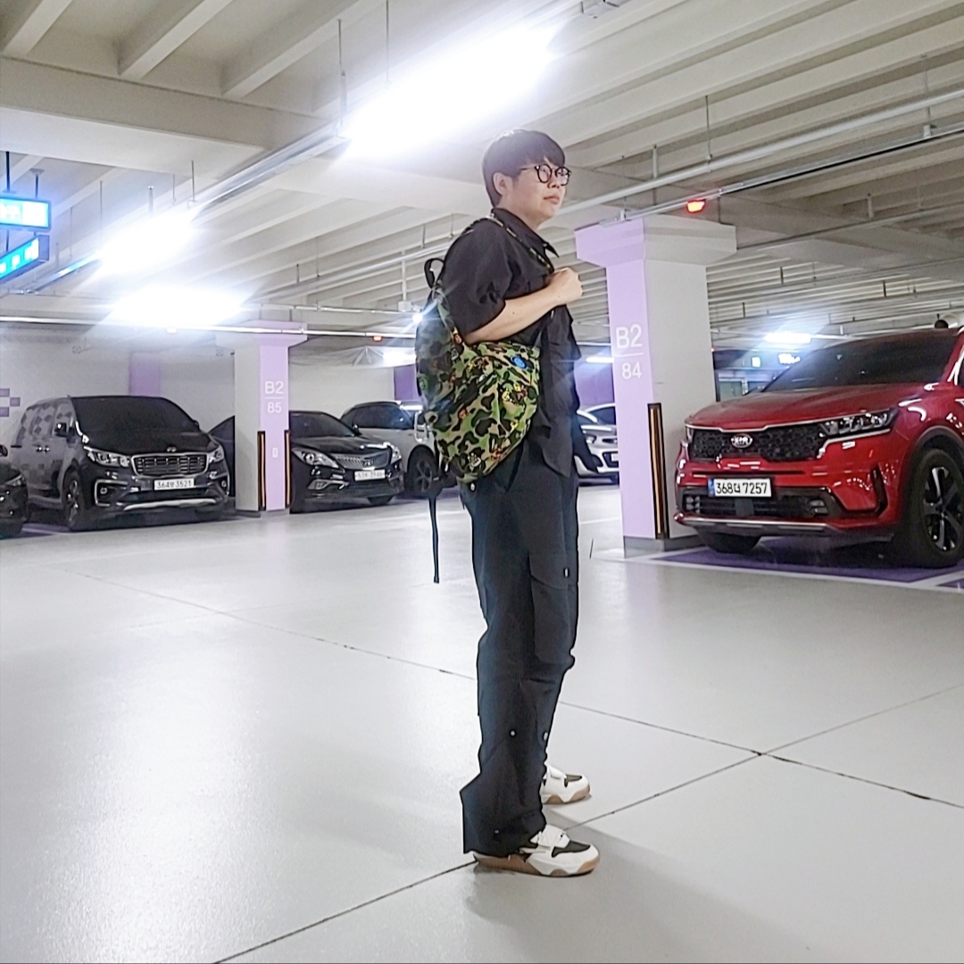 BAPE ABC Milo All Friends Mini Backpack Green, Jordan x Travis Scott Jumpman Jack TR Sail and Dark Mocha 착용 스타일 - 1