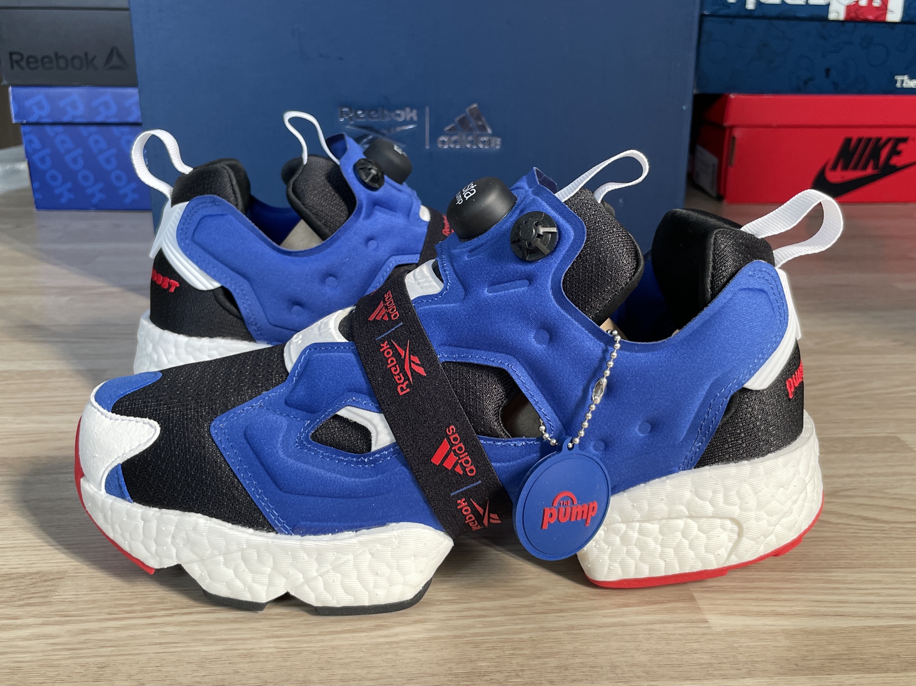 Reebok x Adidas Instapump Fury Boost Blue 착용 스타일 - 1